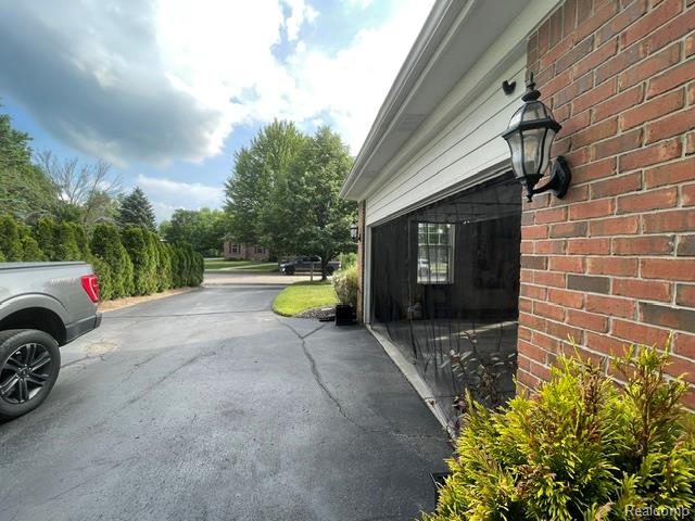 5827 Woodfield Parkway Property Photo 4