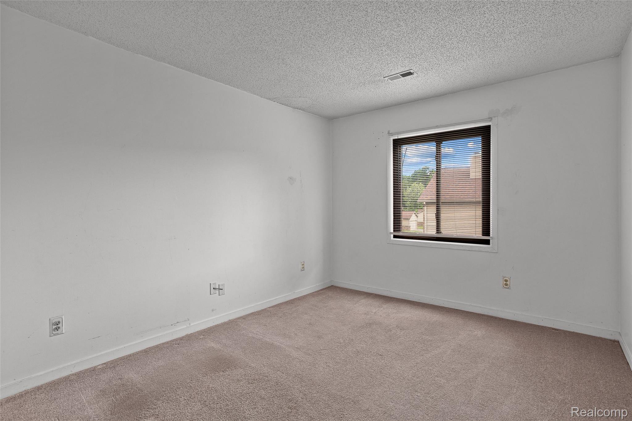 7147 Elmhurst Property Photo 10