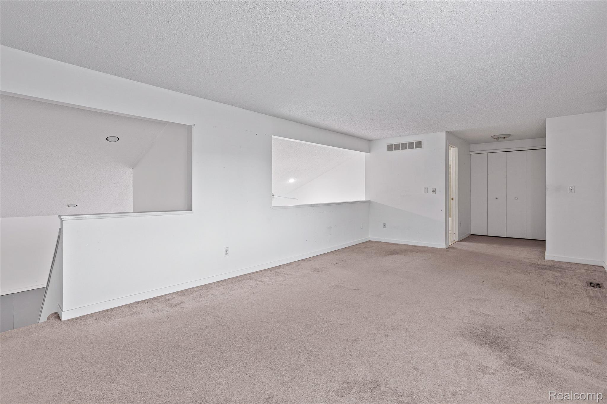 7147 Elmhurst Property Photo 19