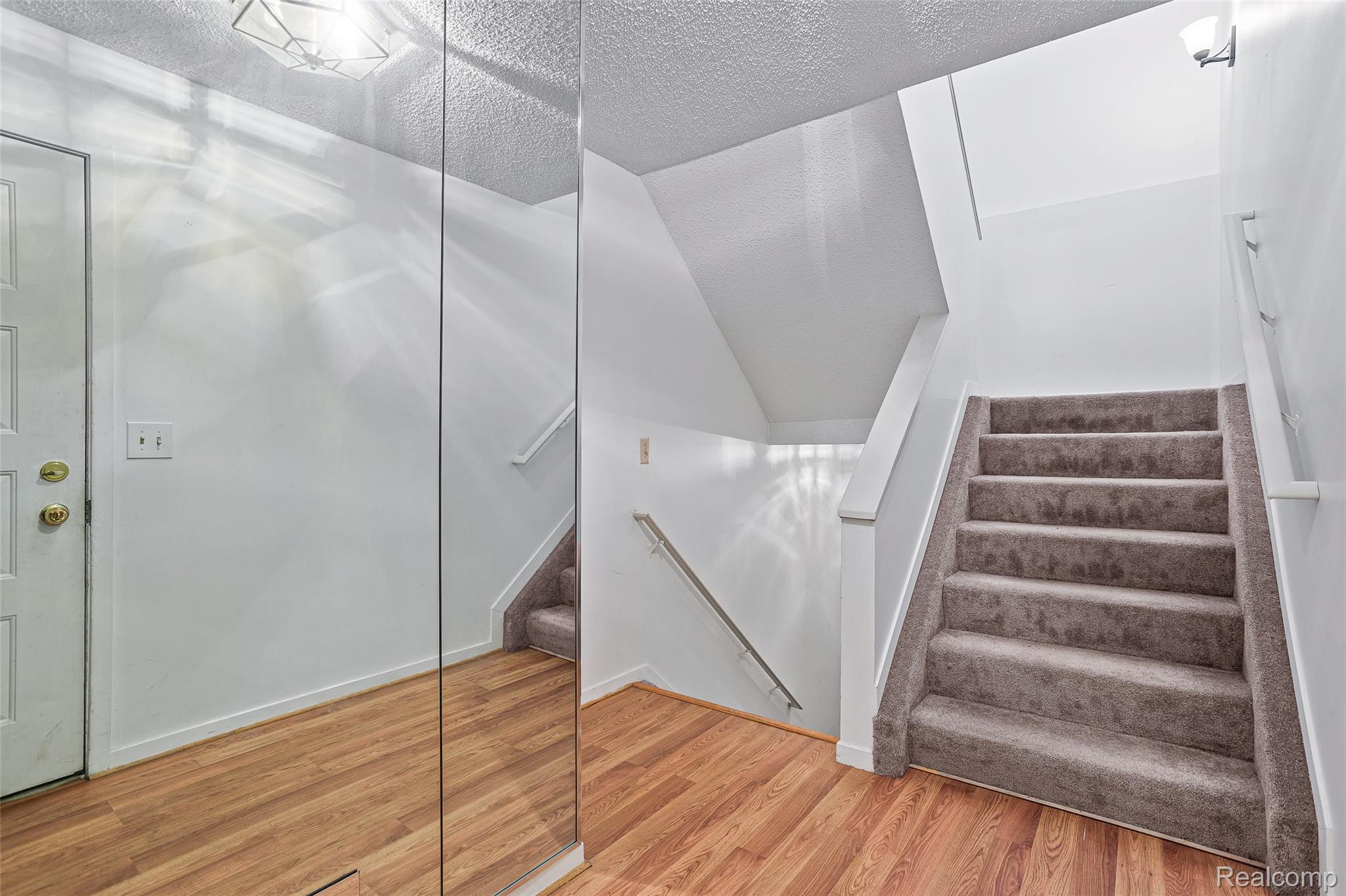7147 Elmhurst Property Photo 24
