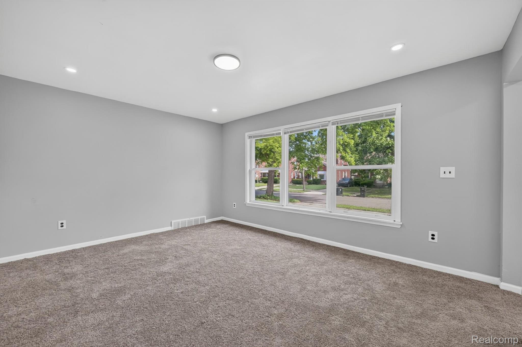 15024 Coram Street Property Photo 4