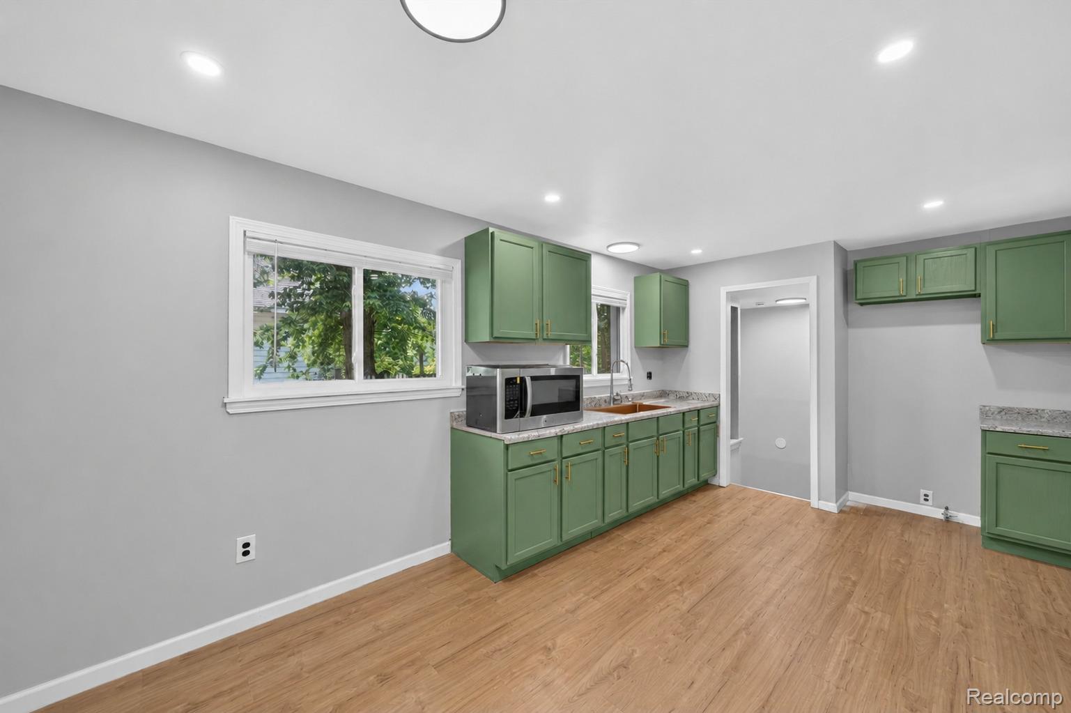 15024 Coram Street Property Photo 7