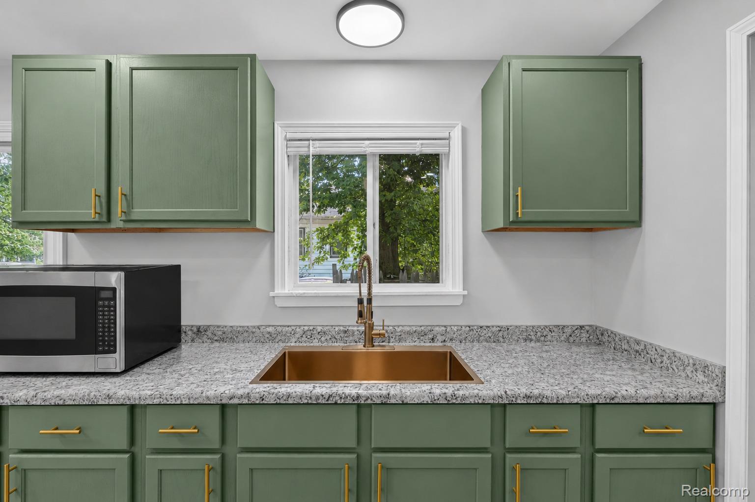 15024 Coram Street Property Photo 9