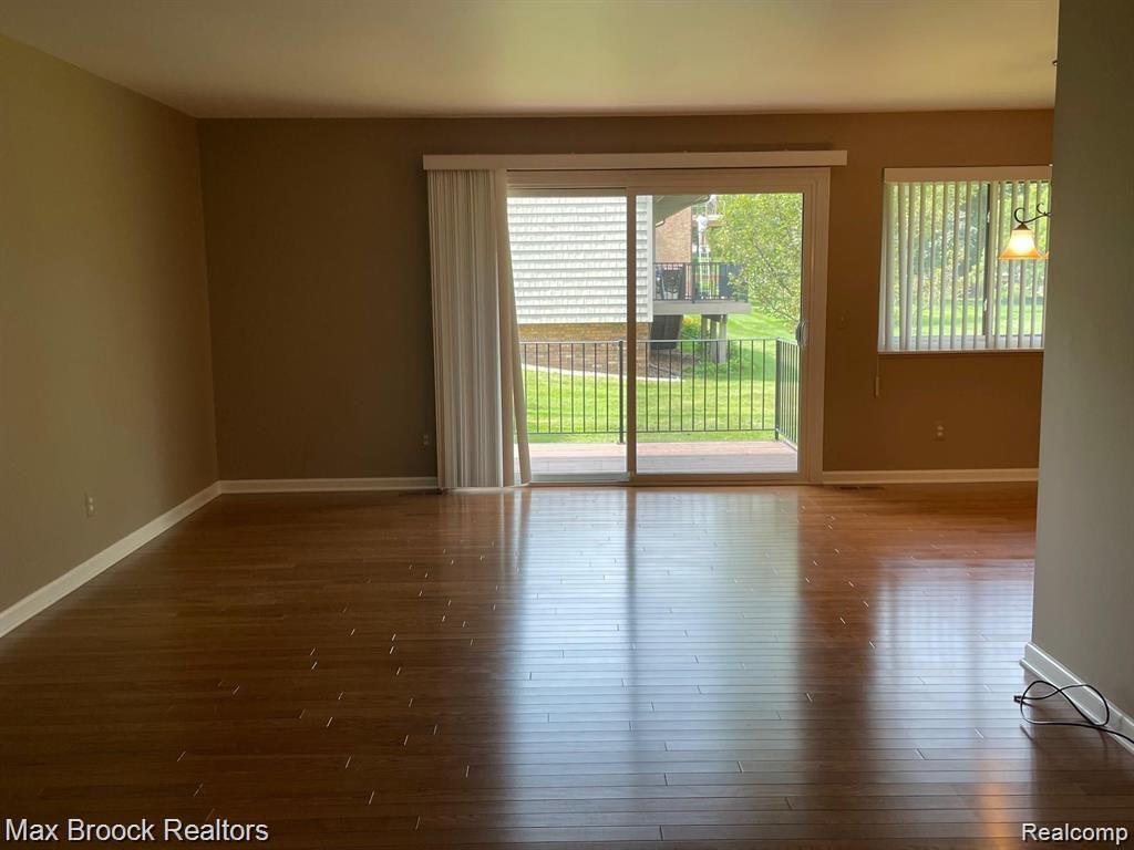 4585 Laurel Club Circle Property Photo 7