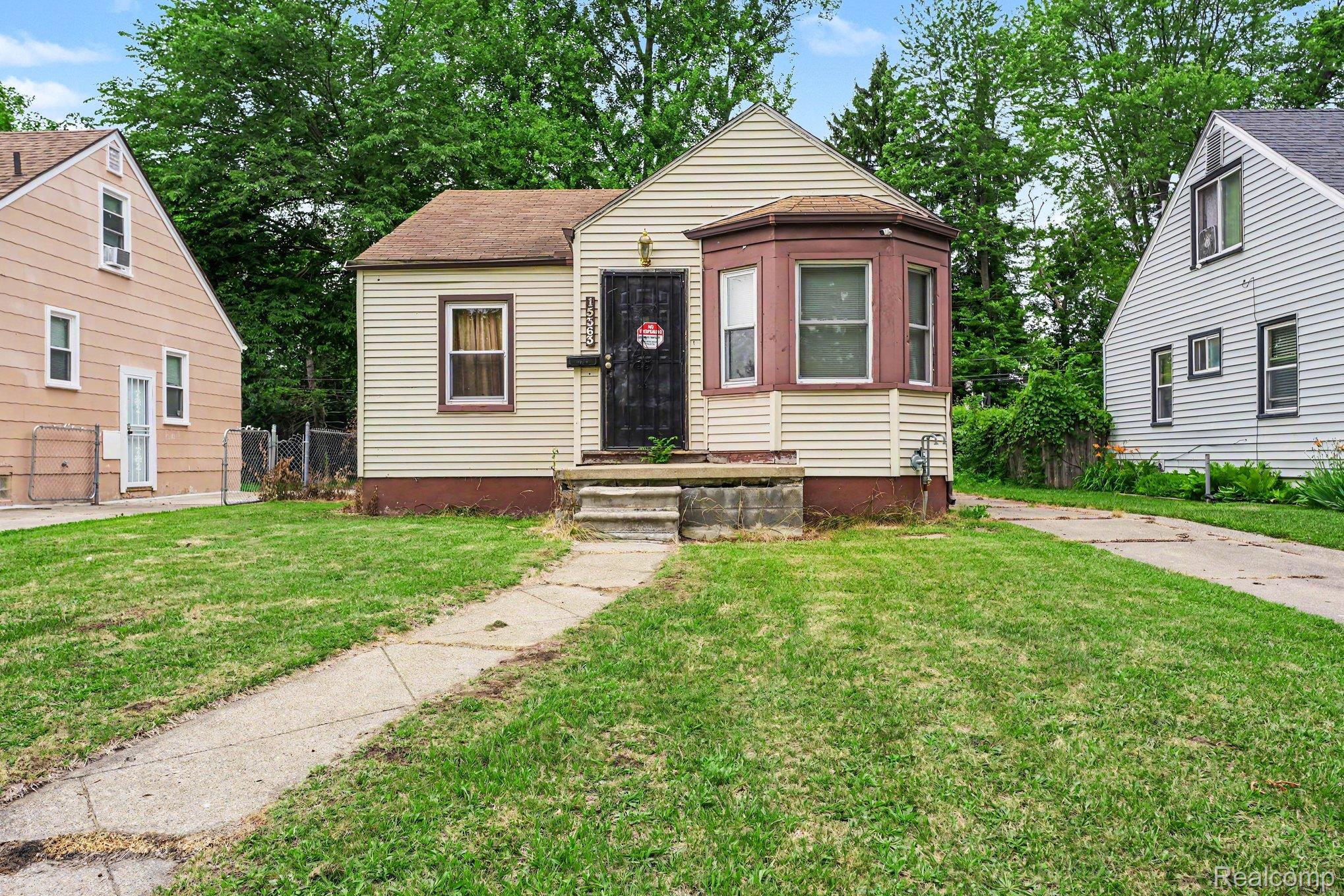 15363 Plainview Avenue Property Photo 1
