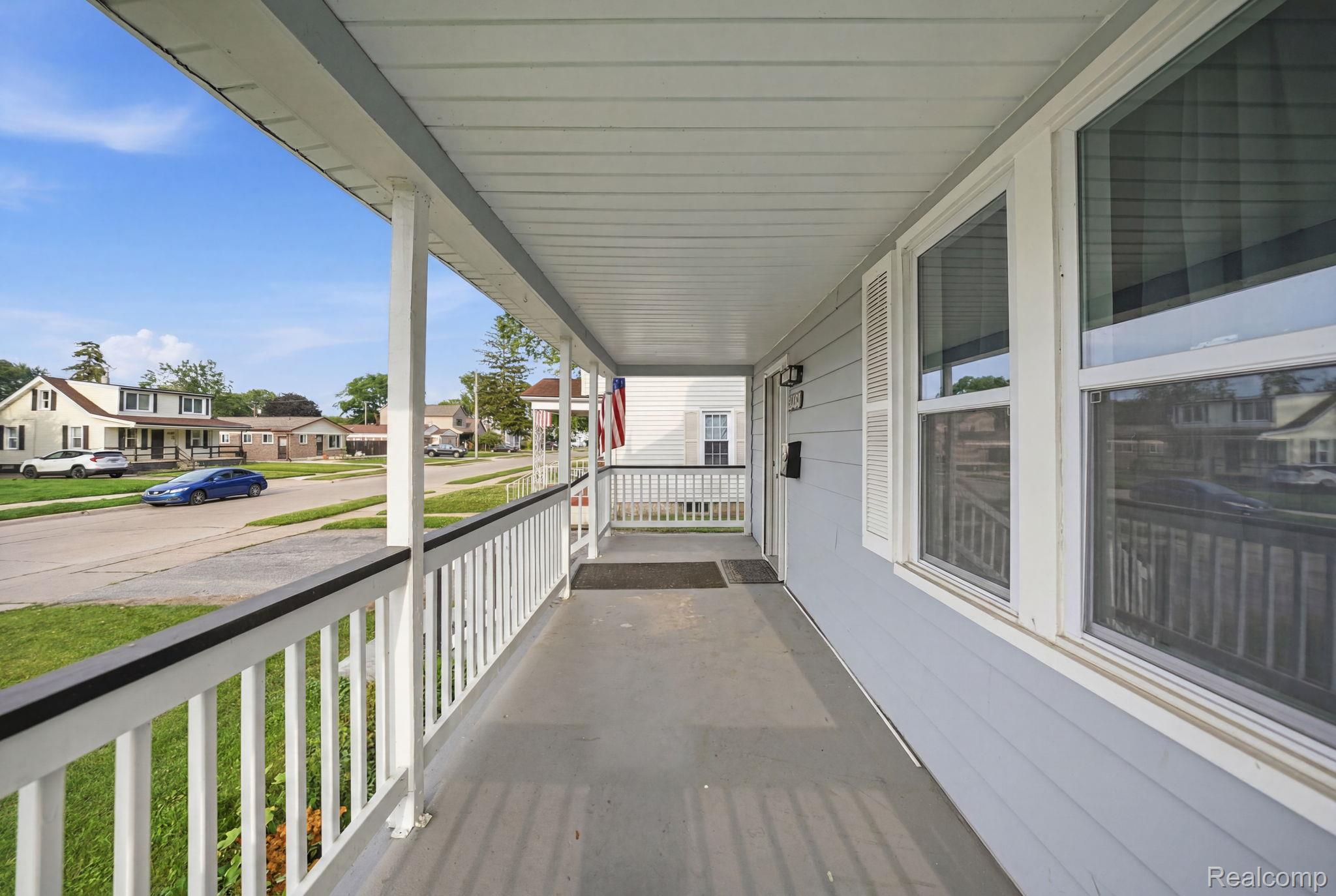21902 Ridgeway Street Property Photo 5