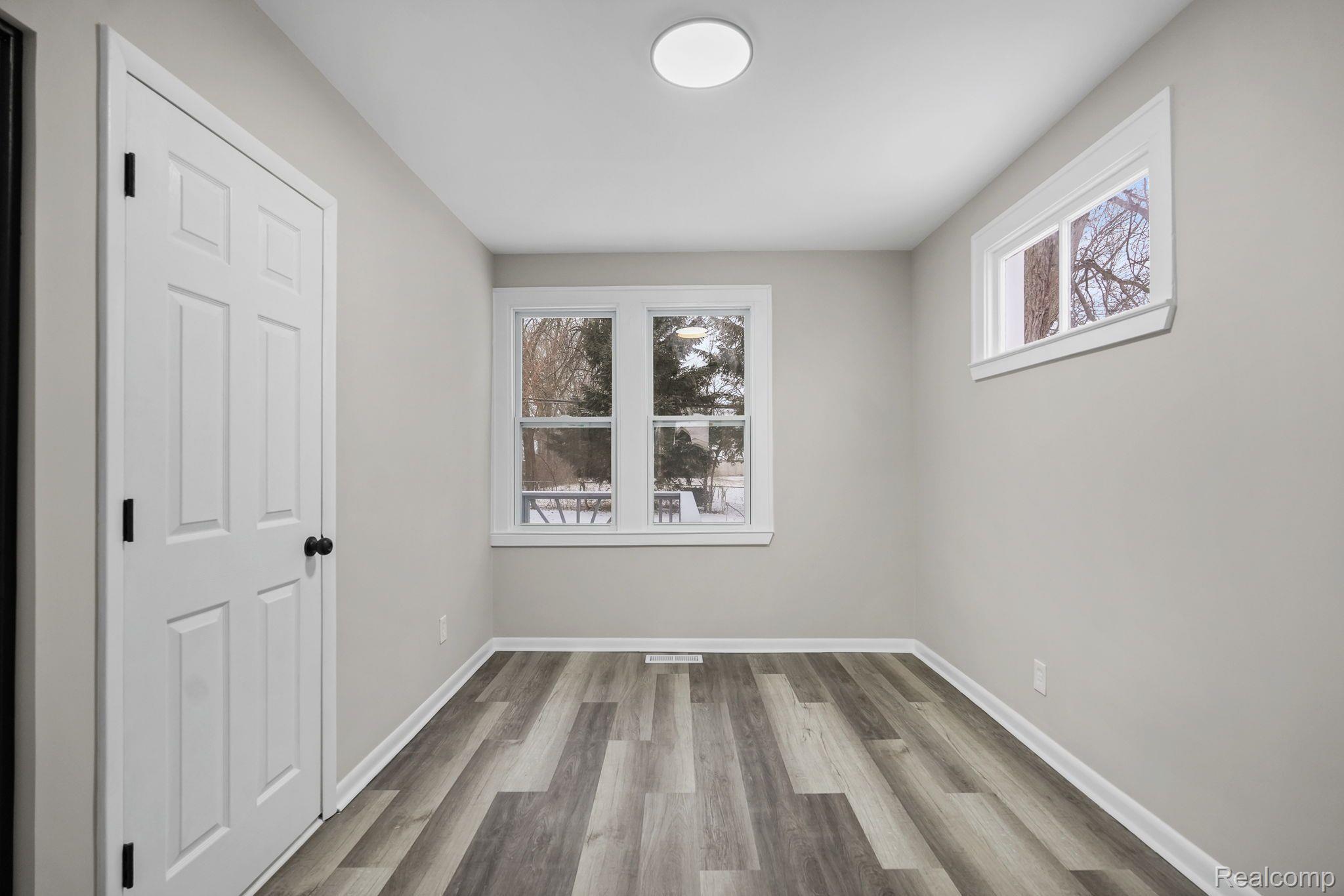 21902 Ridgeway Street Property Photo 9
