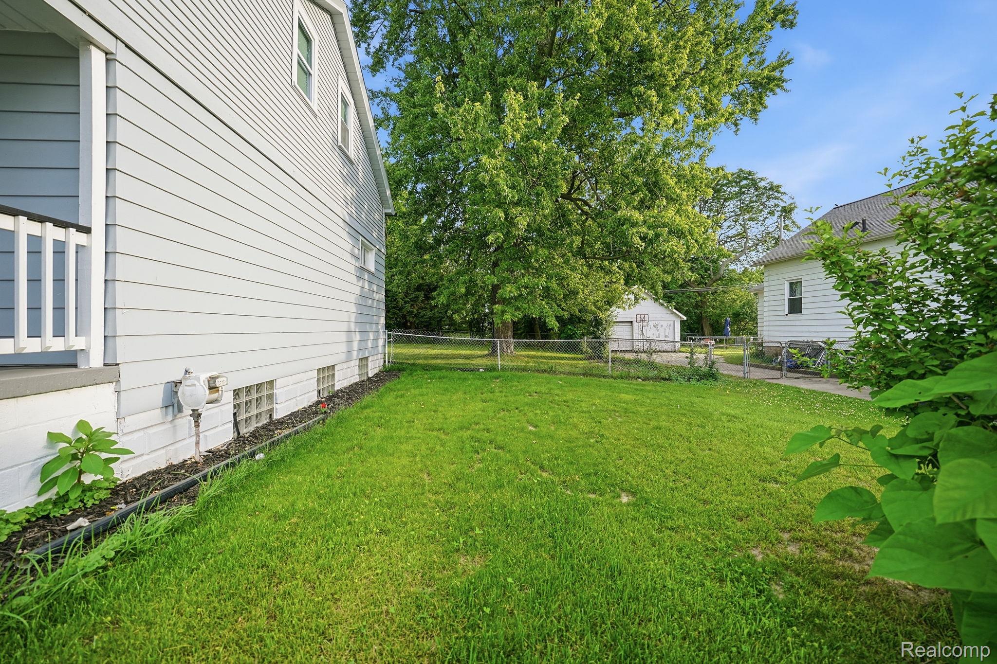 21902 Ridgeway Street Property Photo 32