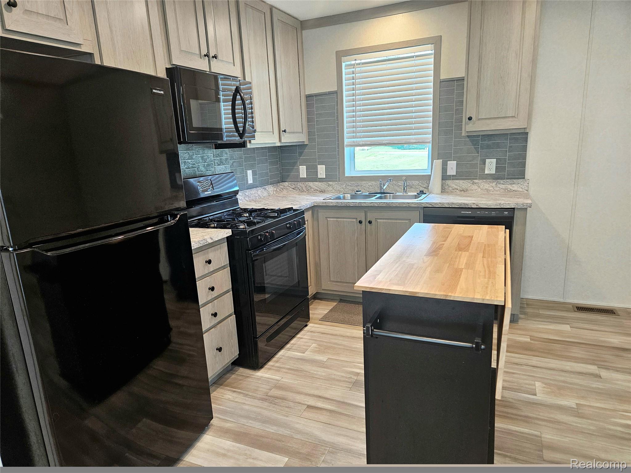 56 Arizona Property Photo 7