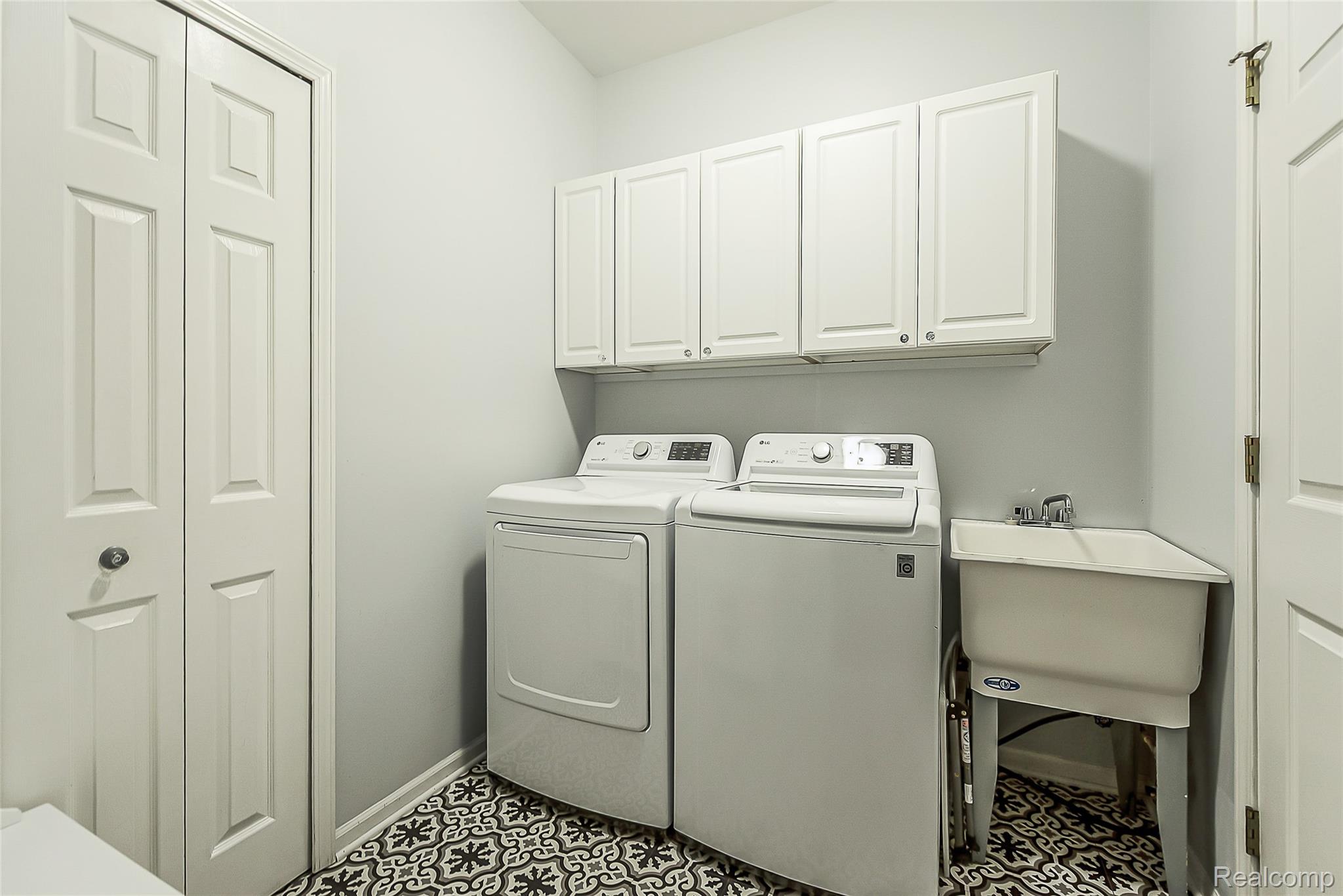 1012 Paddock Lane Property Photo 10