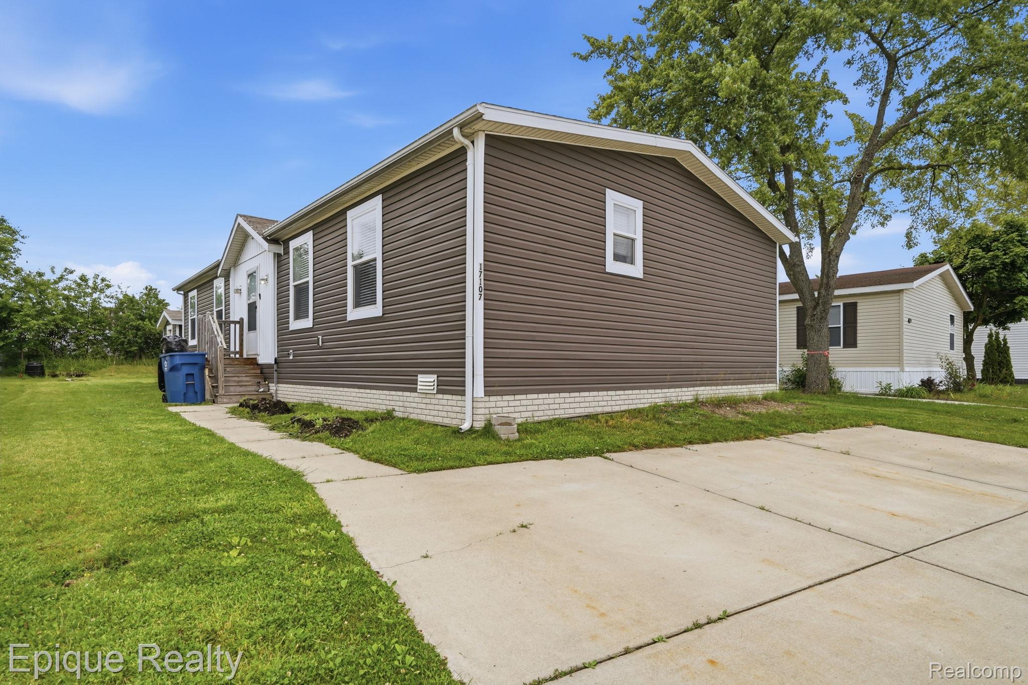 17107 Detroiter Property Photo 1