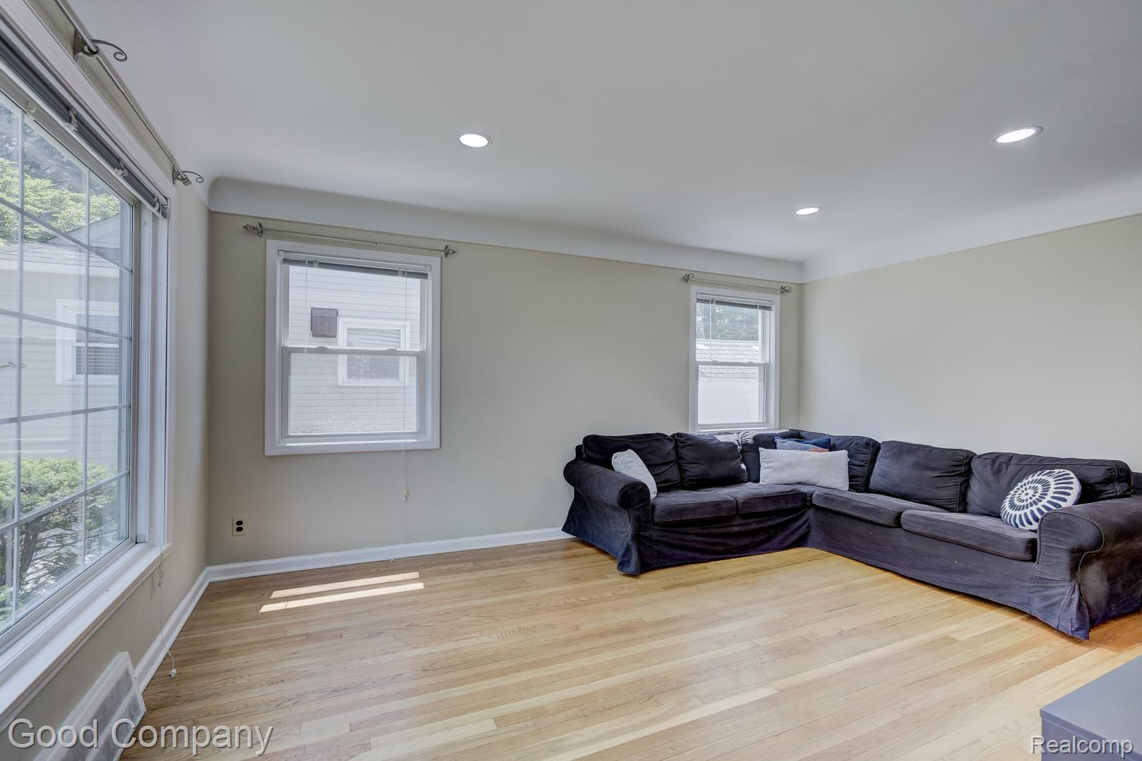 524 S Stephenson Highway Property Photo 3