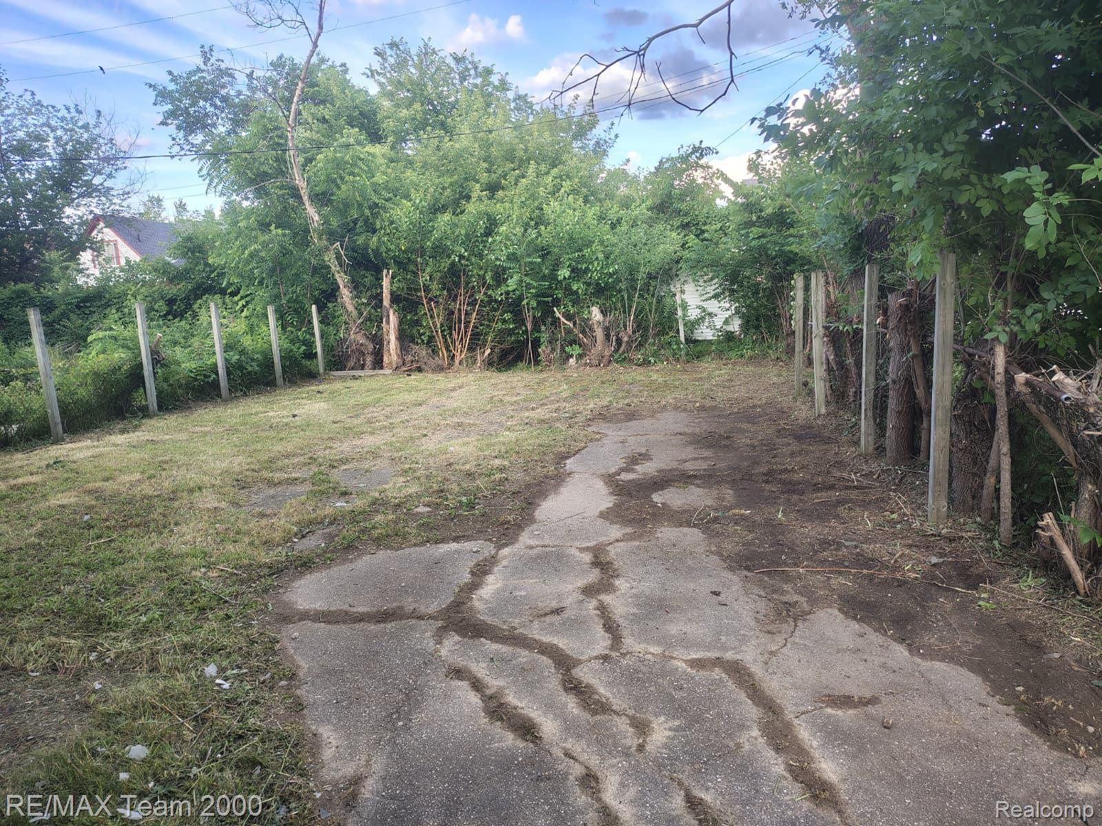 8860 Appoline Street Property Photo 4