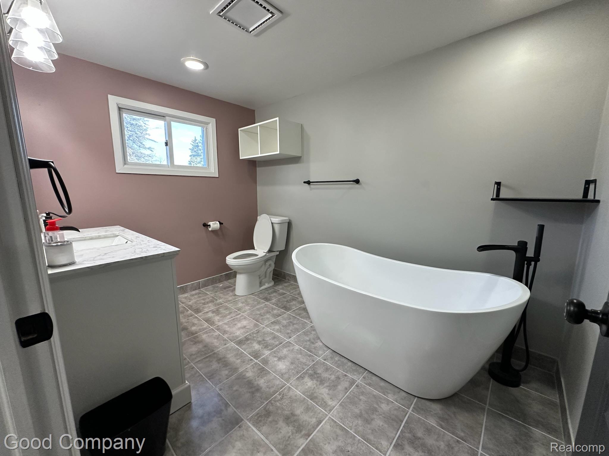 720 W Commerce Road Property Photo 8