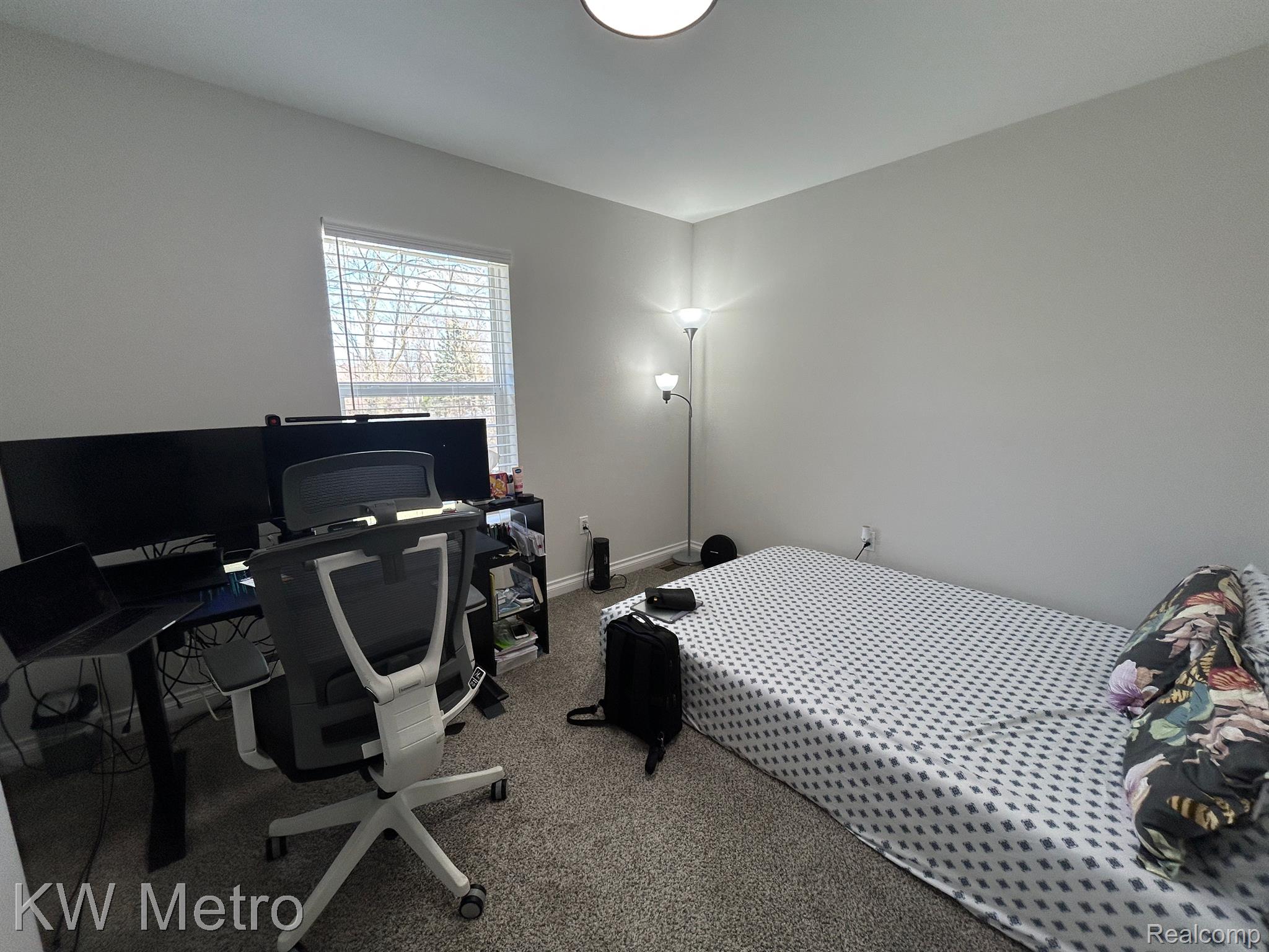 2323 E Maple Road Property Photo 14