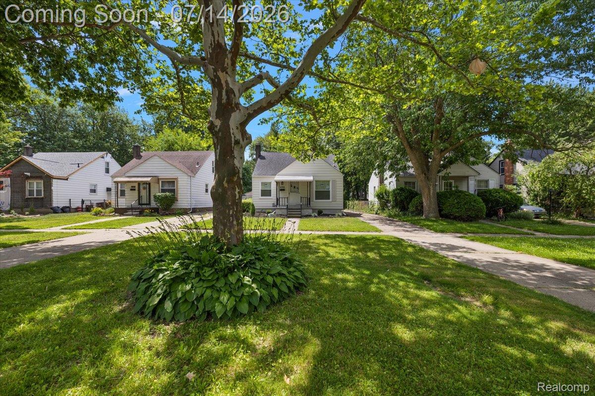 2155 E 8 Mile Road Property Photo 3