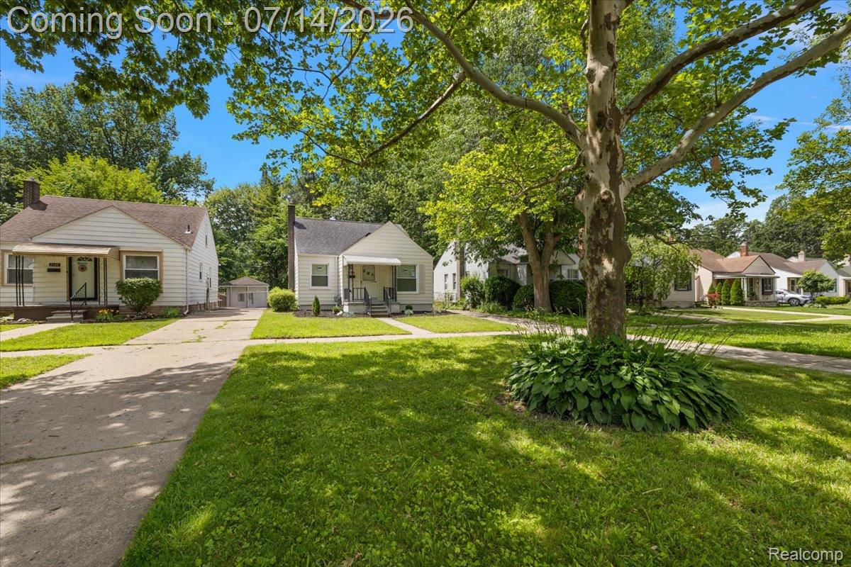 2155 E 8 Mile Road Property Photo 4