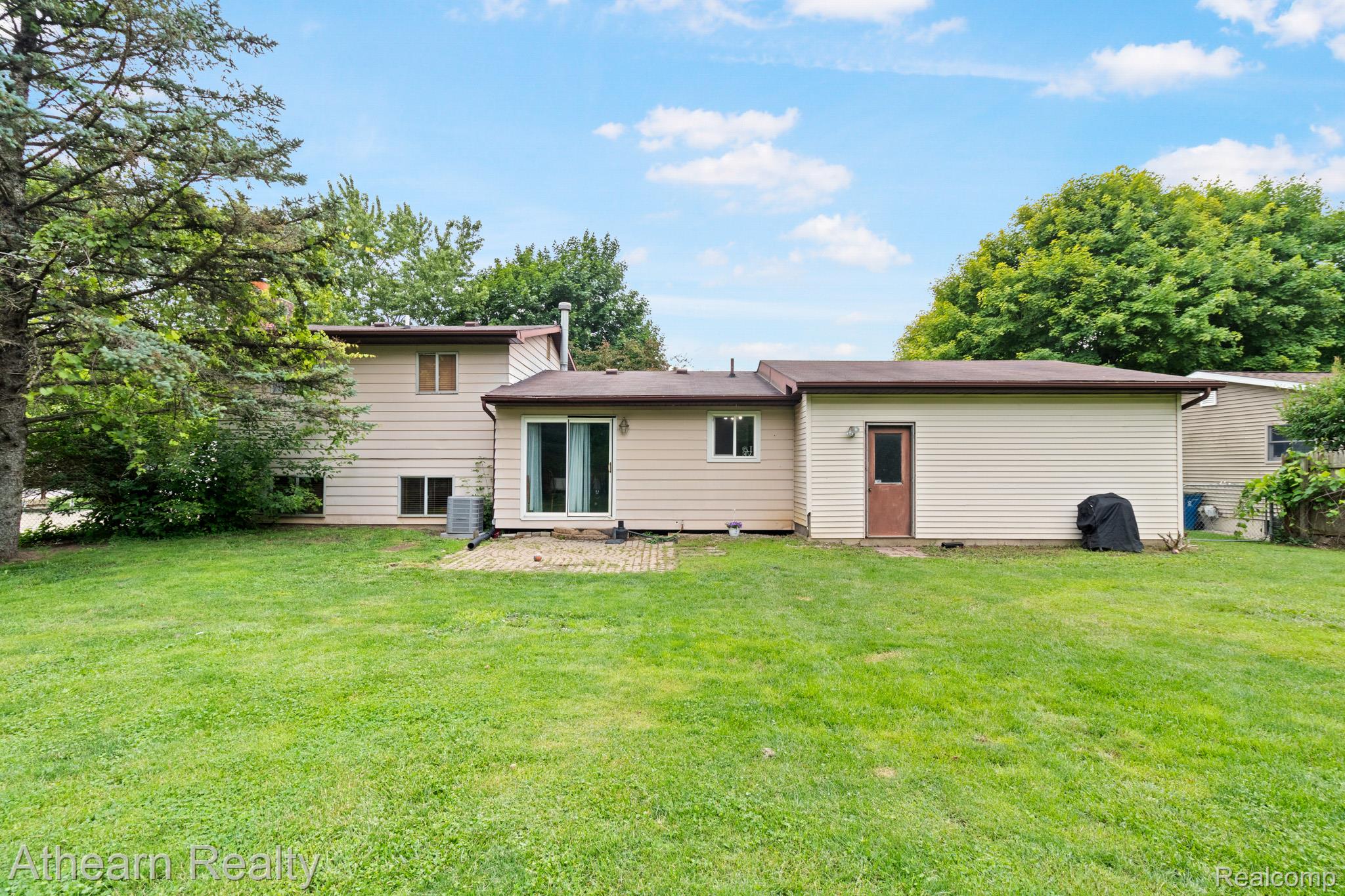 7156 Sharp Road Property Photo 4