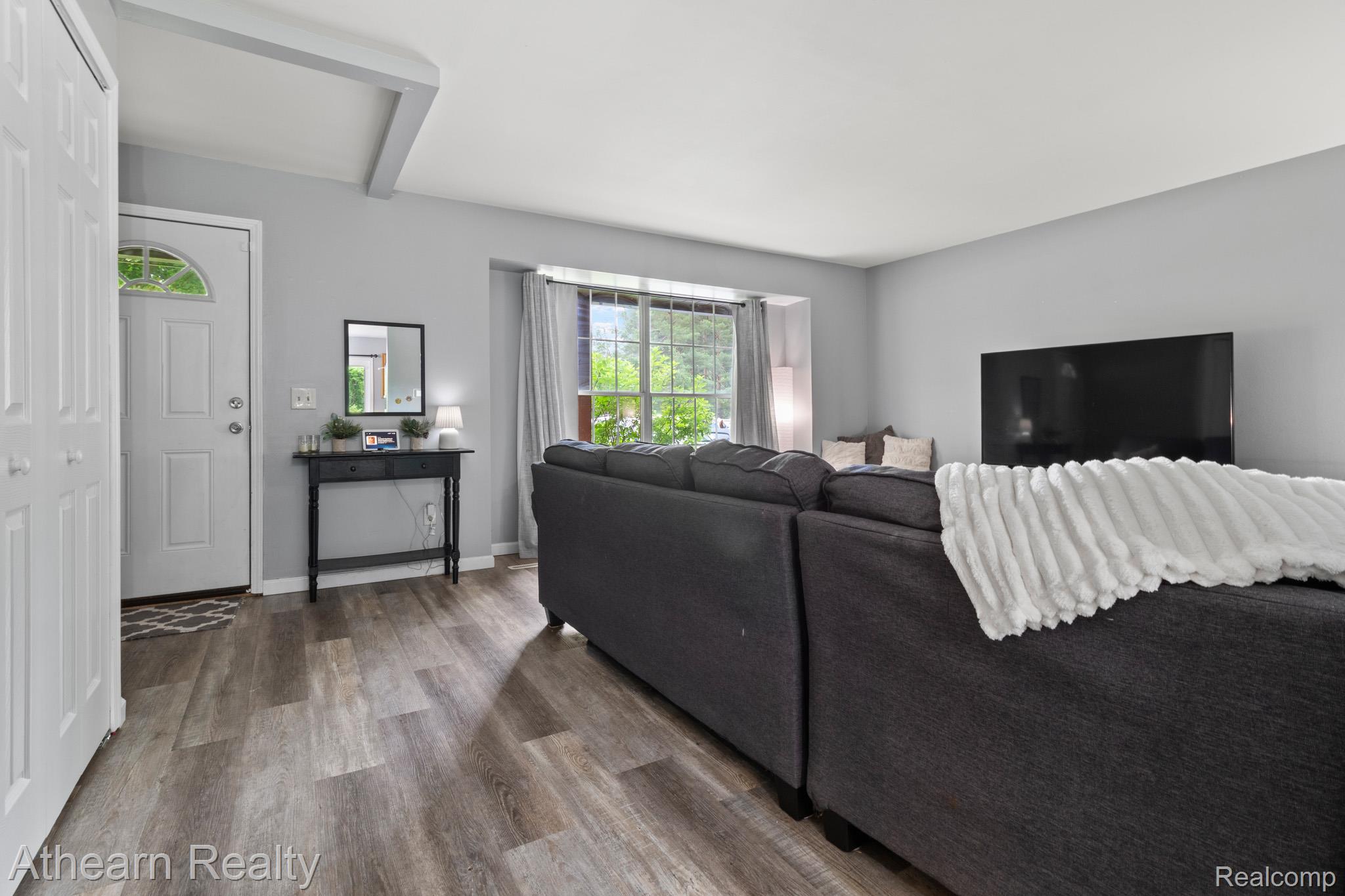 7156 Sharp Road Property Photo 9