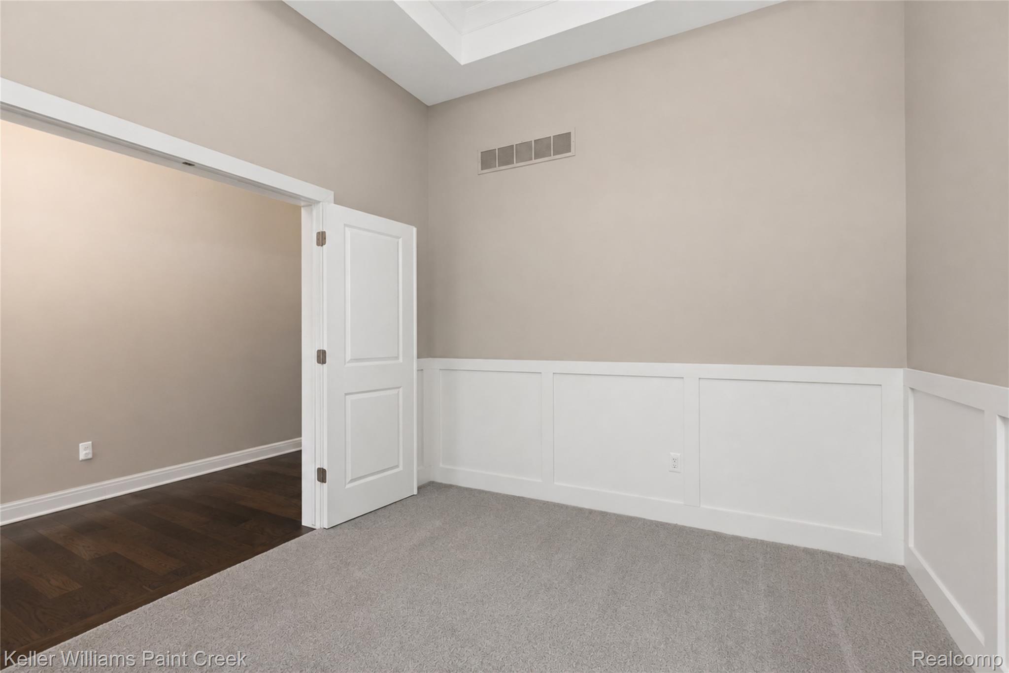 2100 Shane Court Property Photo 4