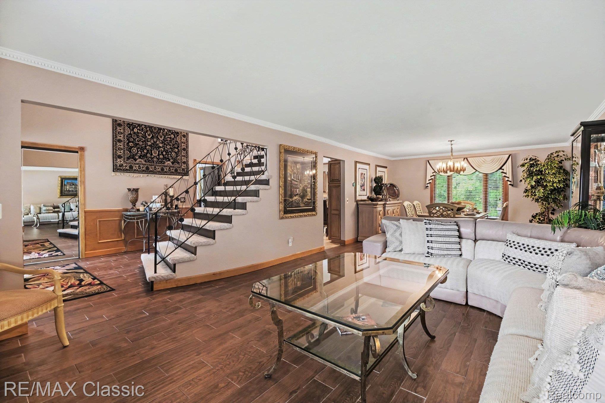 4590 Pine Village Drive Property Photo 5