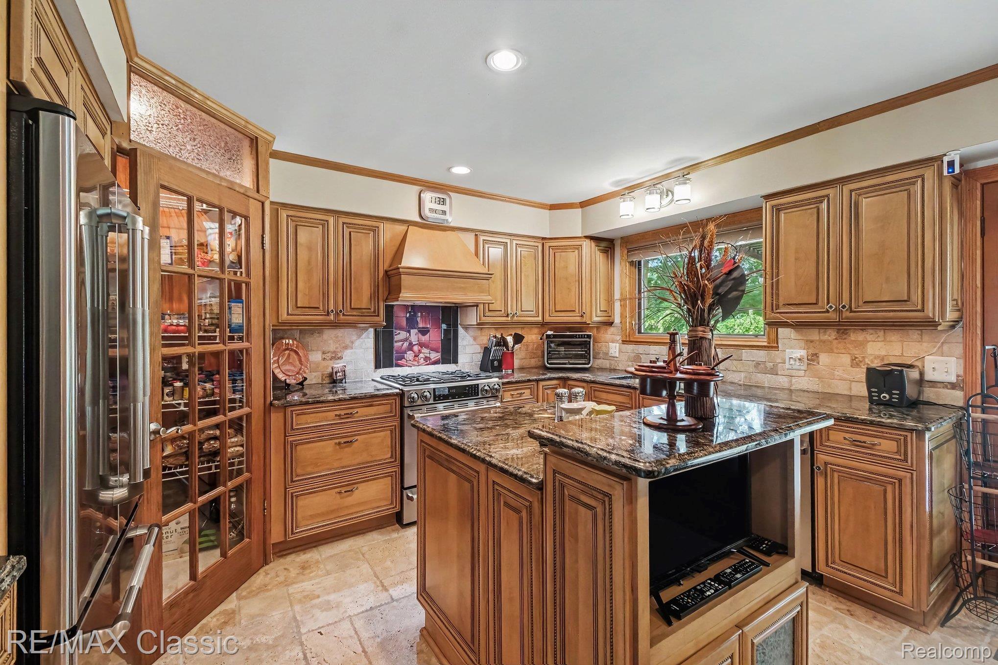 4590 Pine Village Drive Property Photo 8
