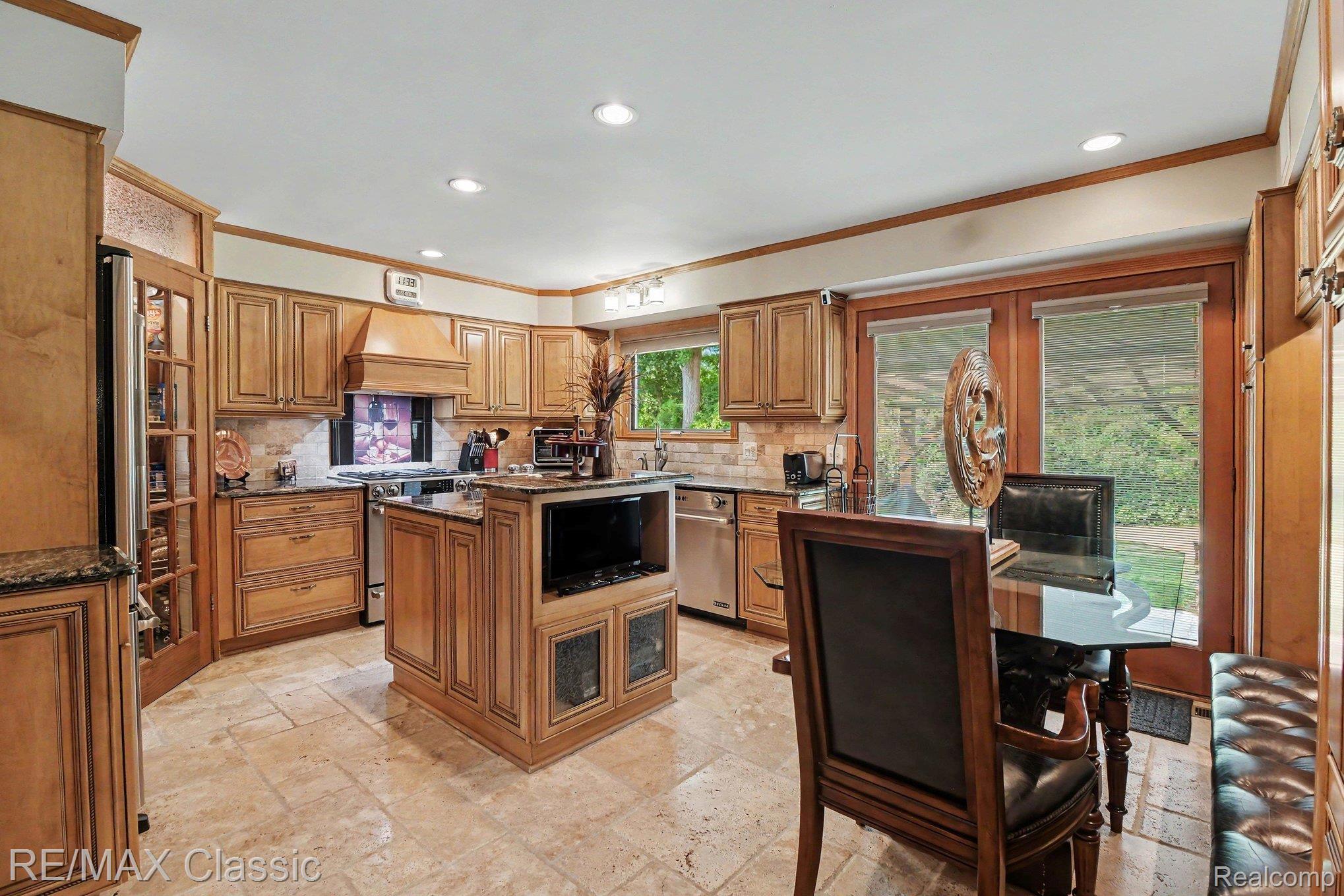 4590 Pine Village Drive Property Photo 9