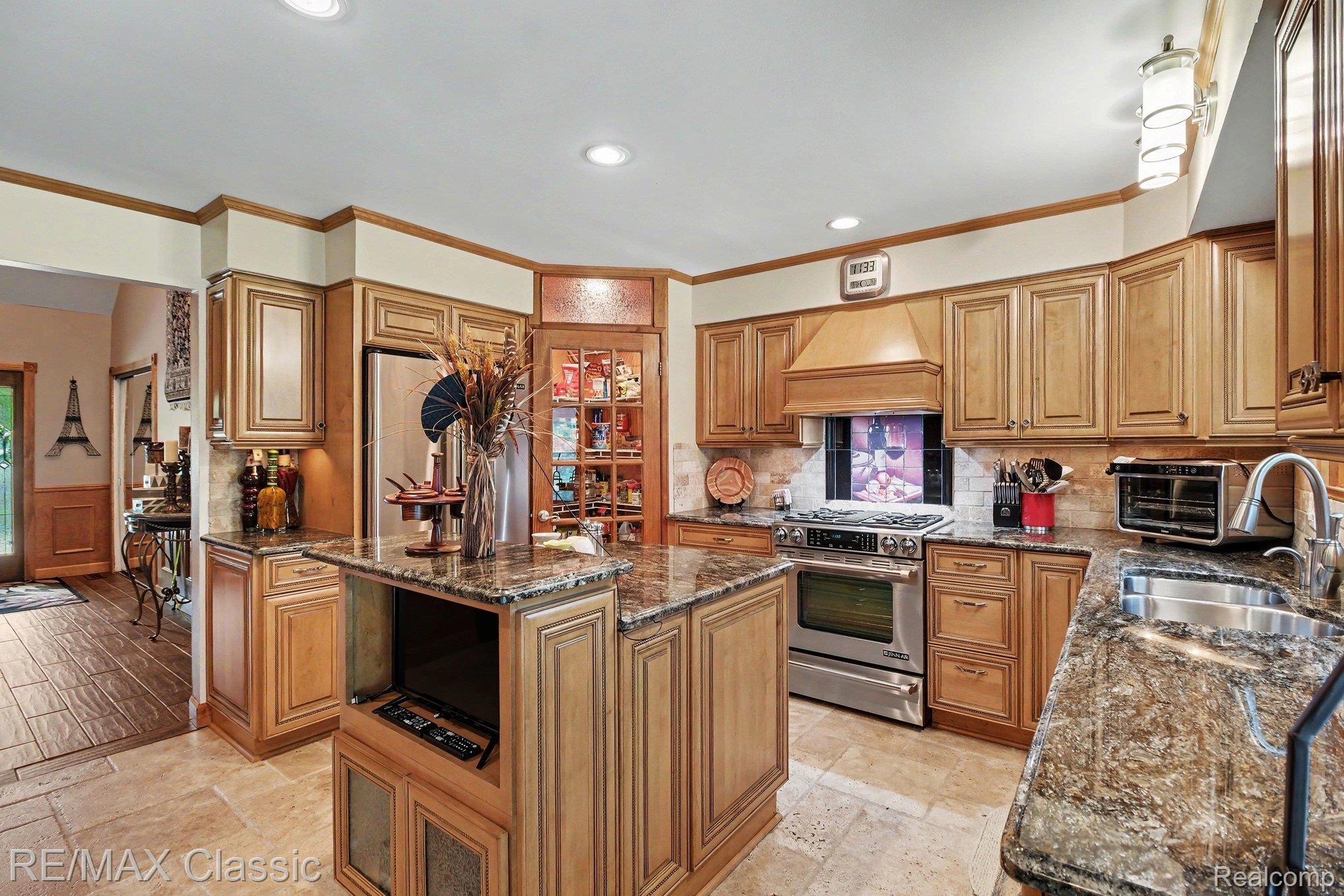 4590 Pine Village Drive Property Photo 10