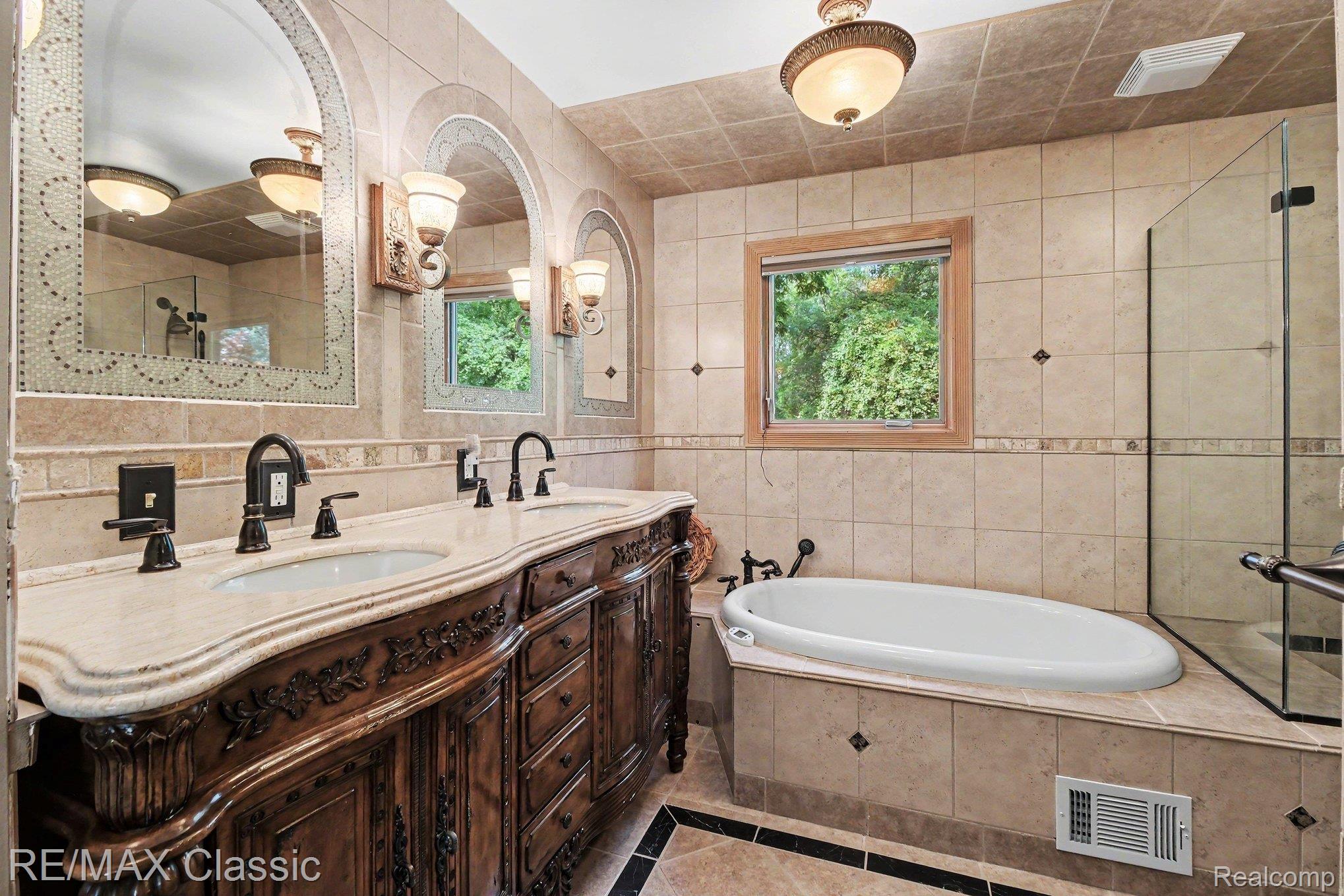 4590 Pine Village Drive Property Photo 20