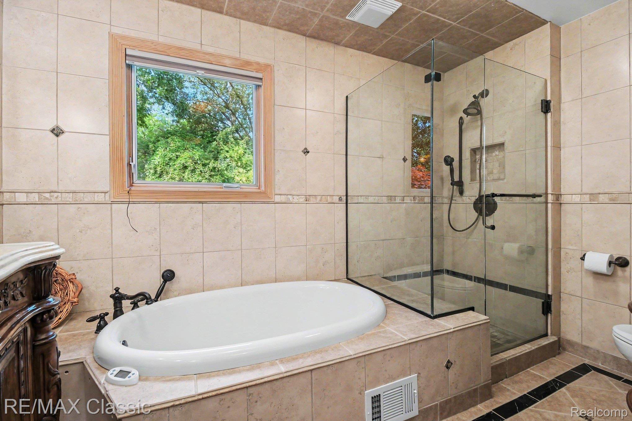 4590 Pine Village Drive Property Photo 21