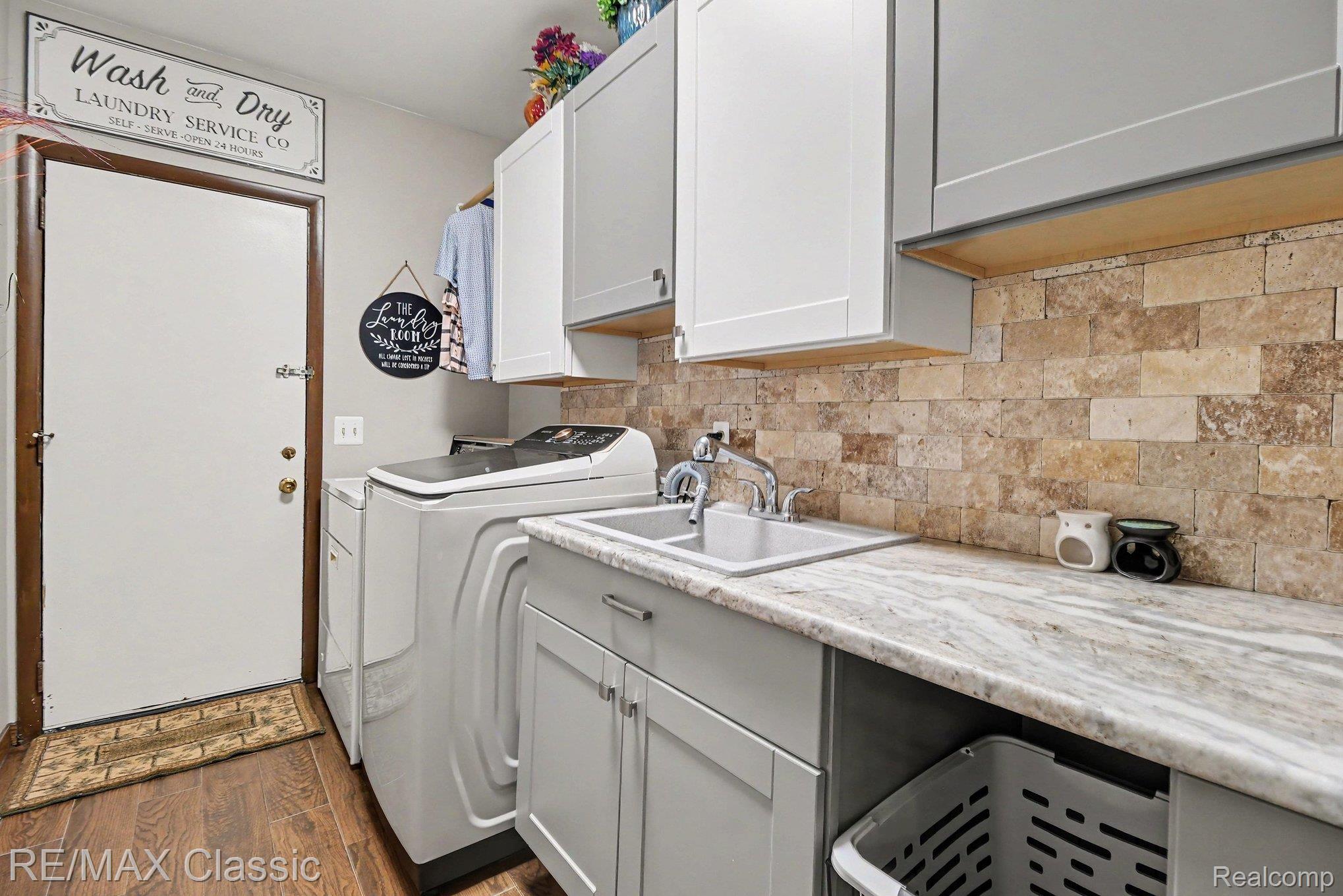4590 Pine Village Drive Property Photo 29