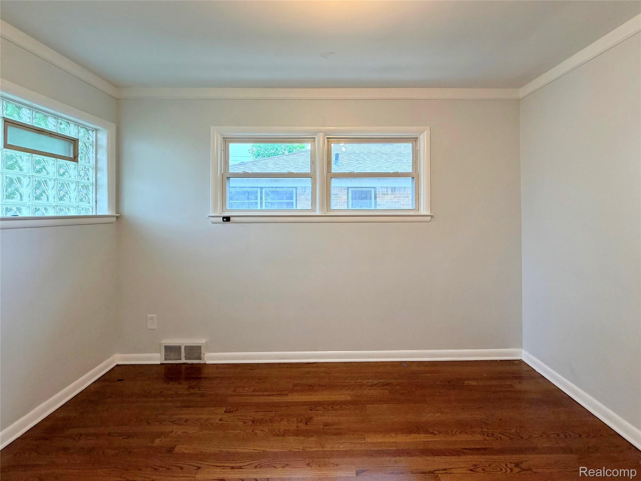 19189 Berden Street Property Photo 12