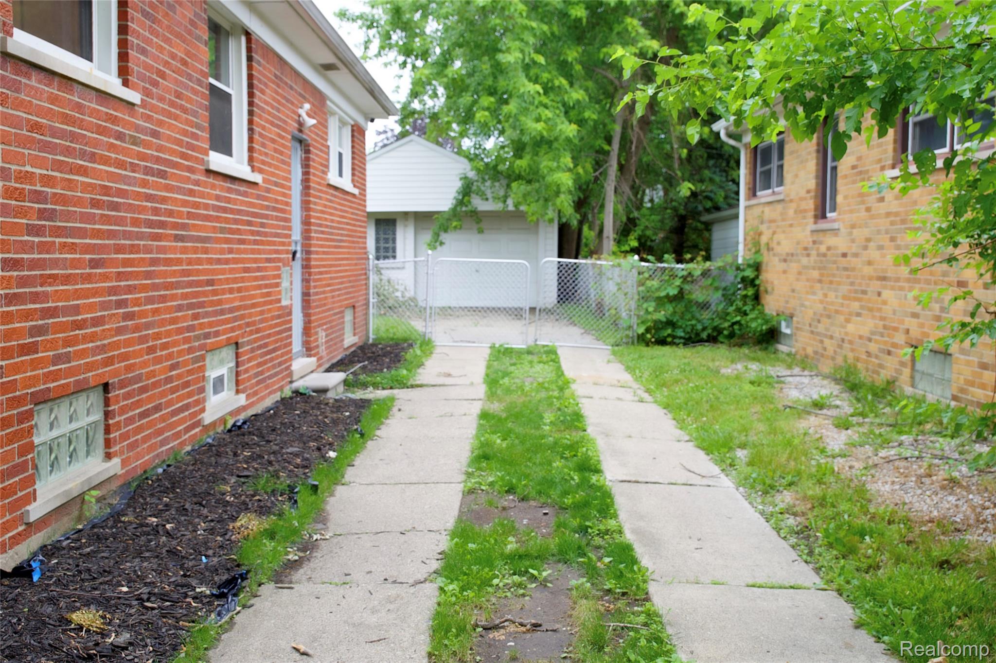 19189 Berden Street Property Photo 14