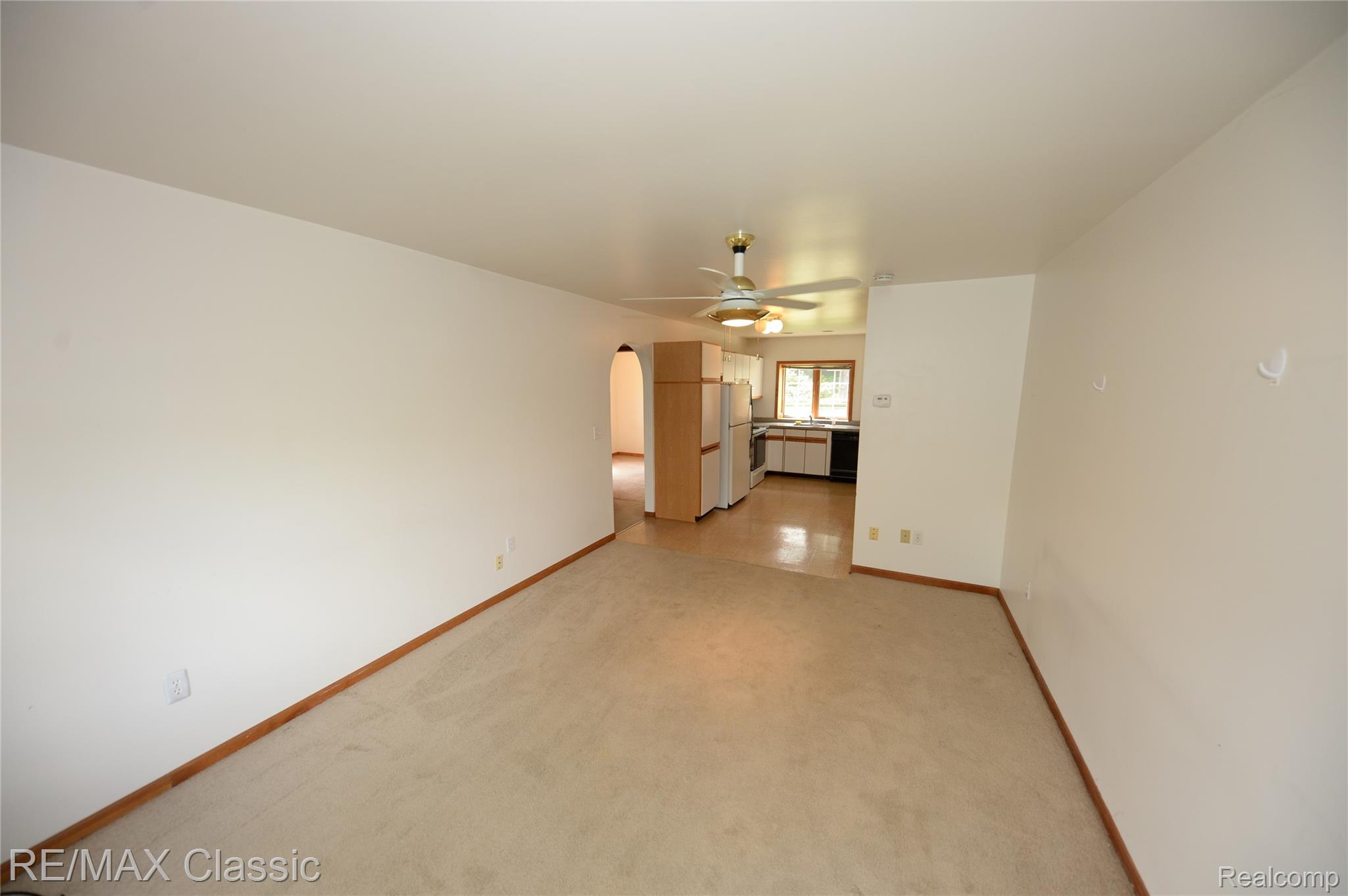 280 Hutton Street Property Photo 4