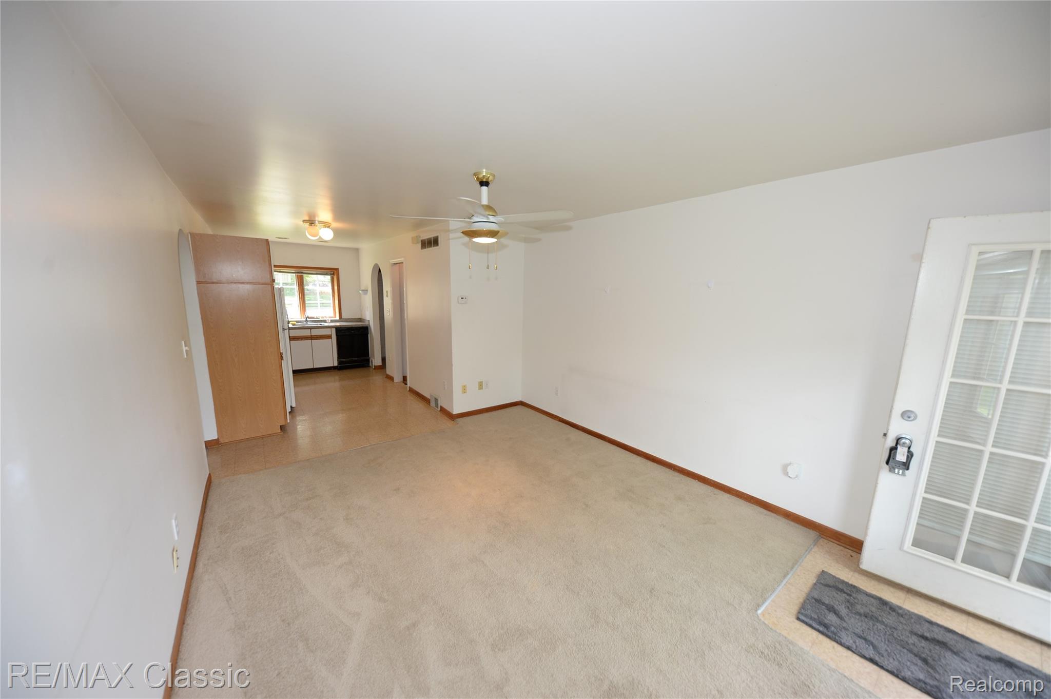 280 Hutton Street Property Photo 5