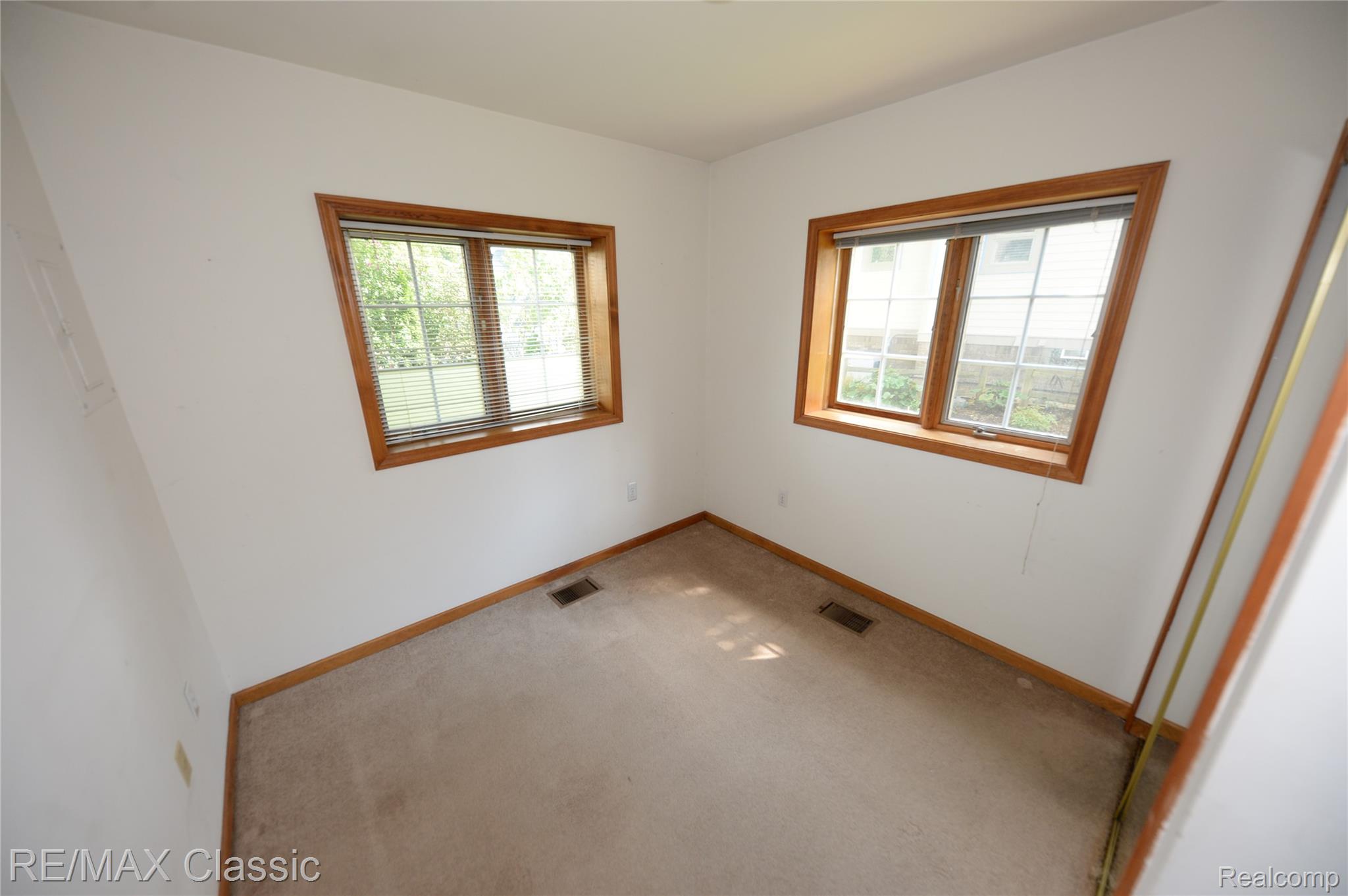 280 Hutton Street Property Photo 7