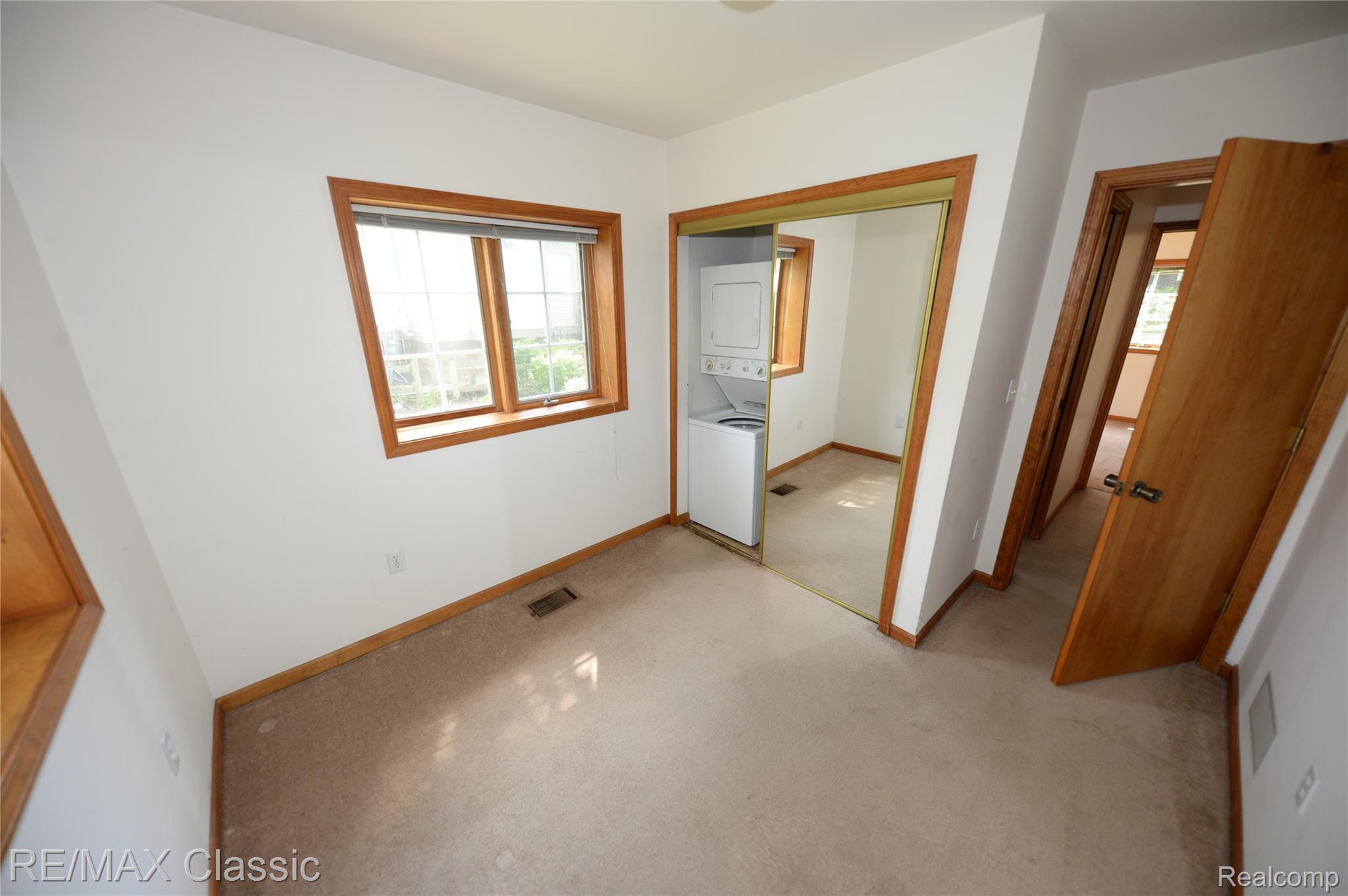 280 Hutton Street Property Photo 8