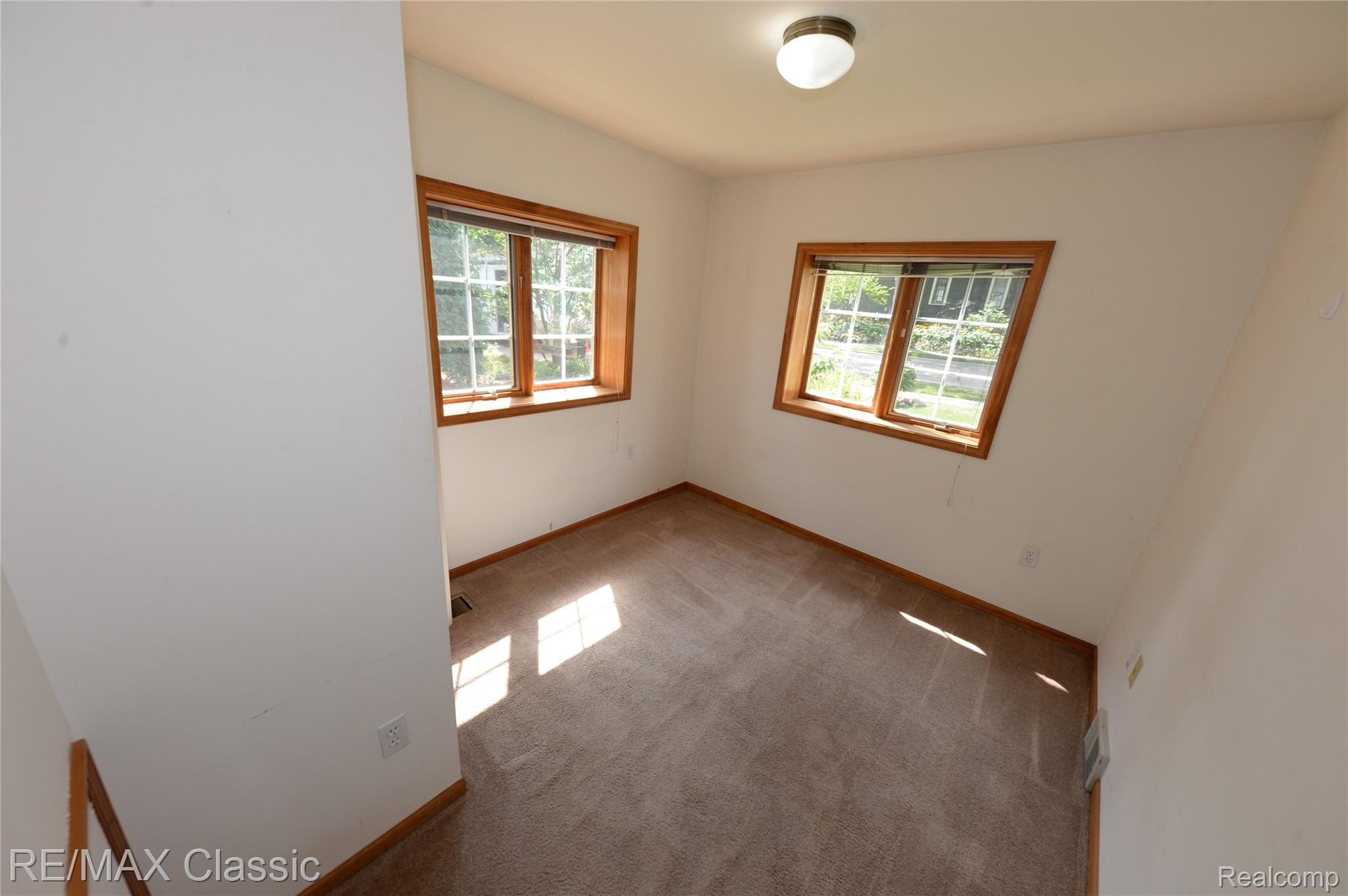 280 Hutton Street Property Photo 9