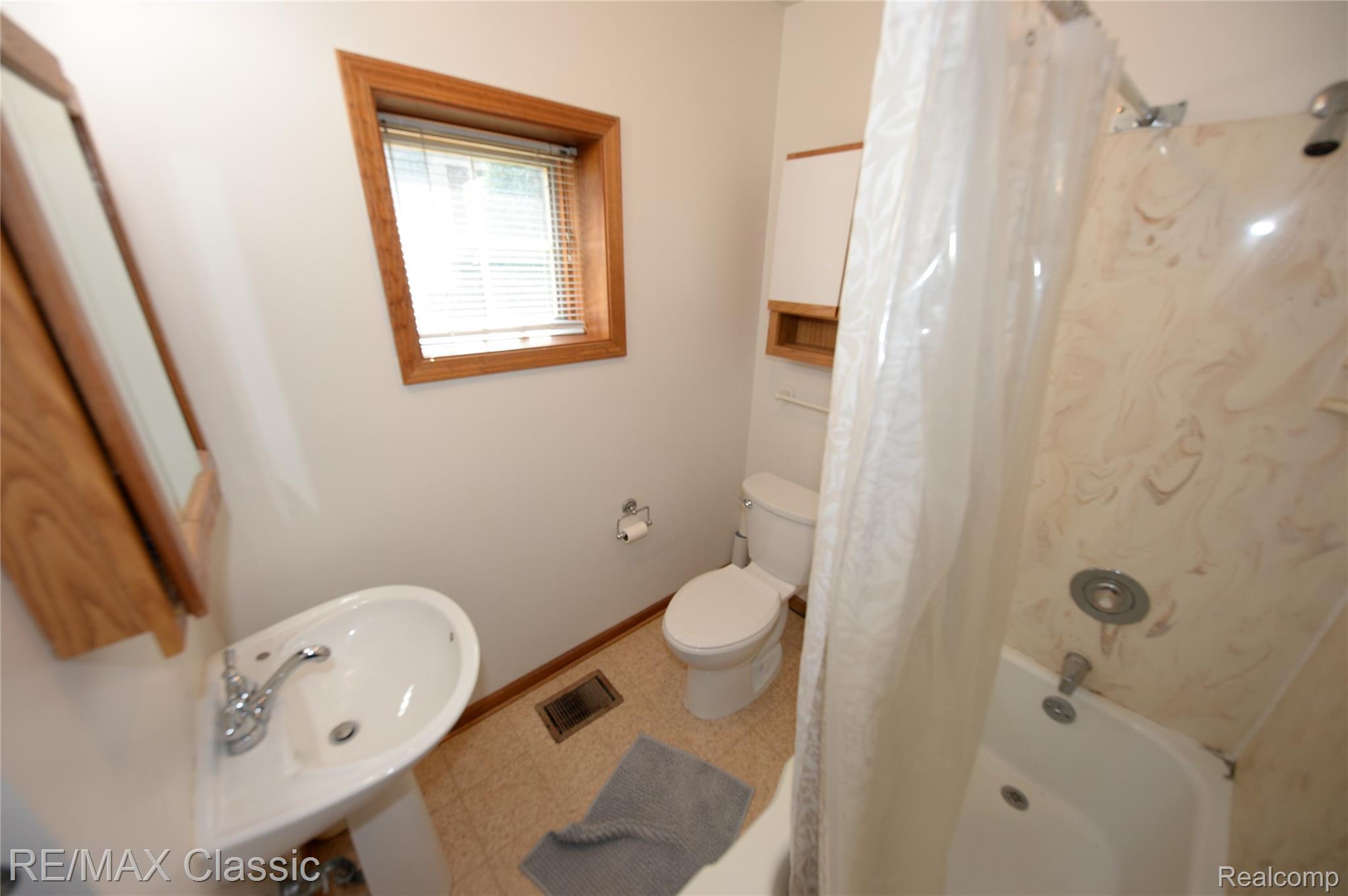 280 Hutton Street Property Photo 10