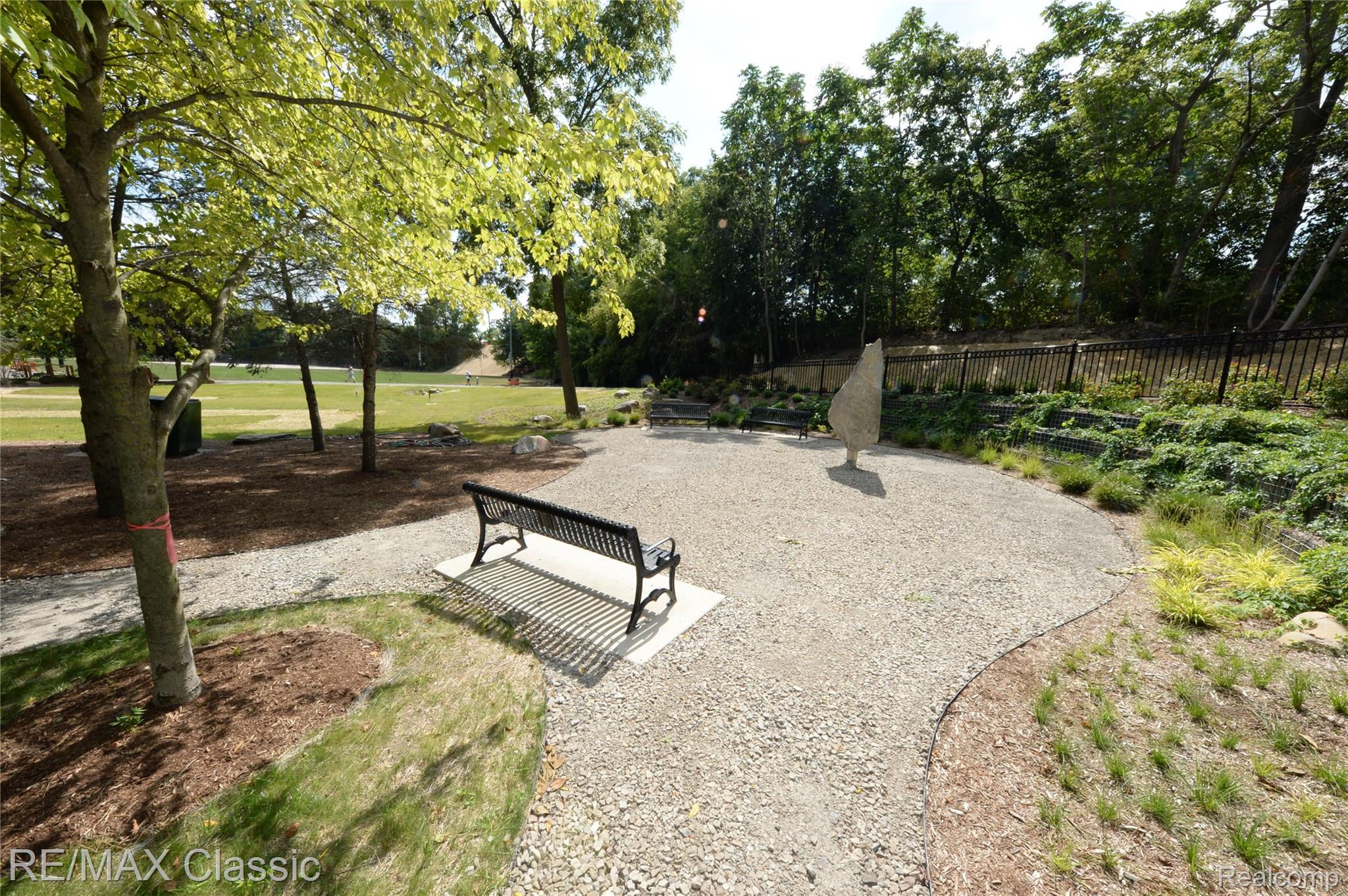 280 Hutton Street Property Photo 12