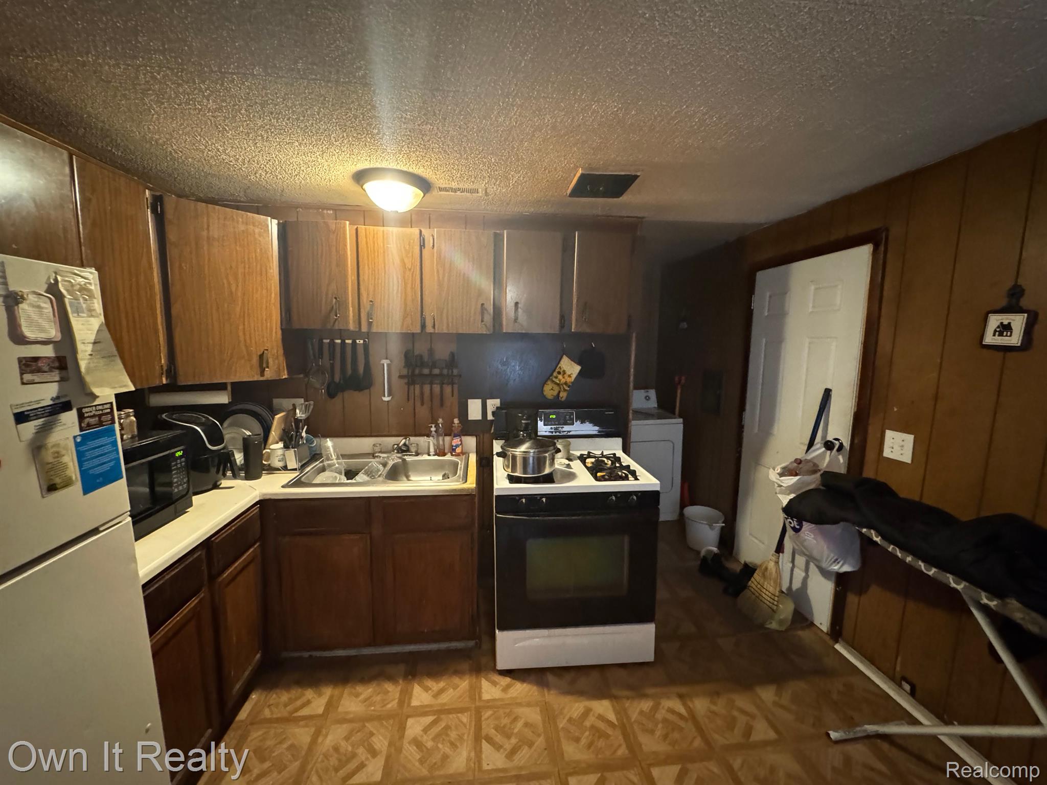 12920 E Canfield Street Property Photo 8