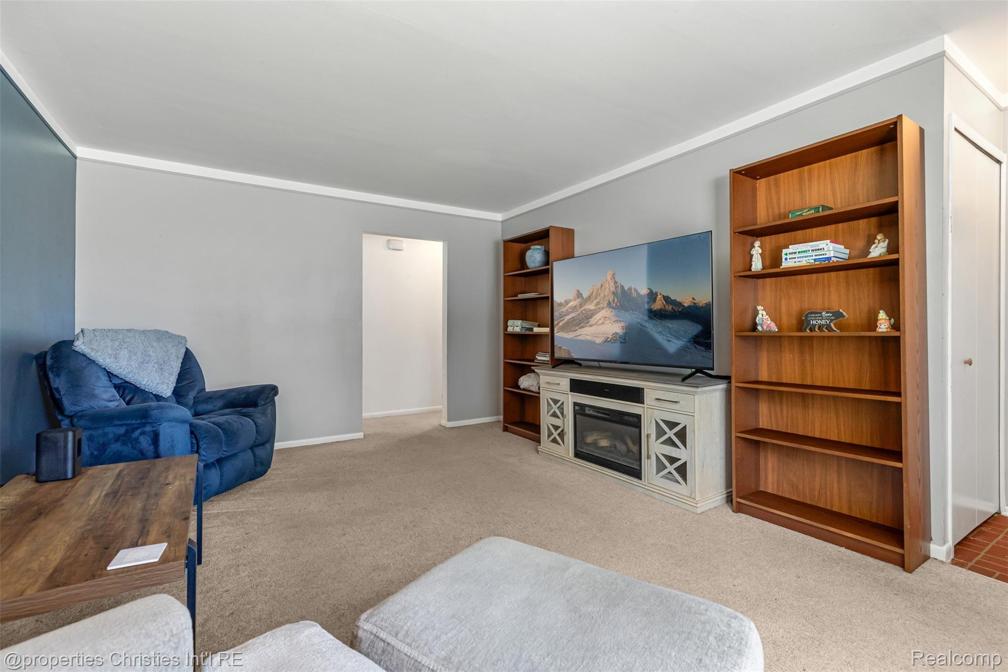 20200 Shores Street Property Photo 4