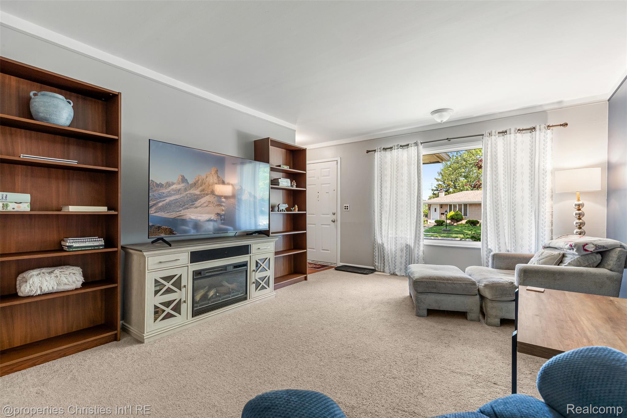 20200 Shores Street Property Photo 5