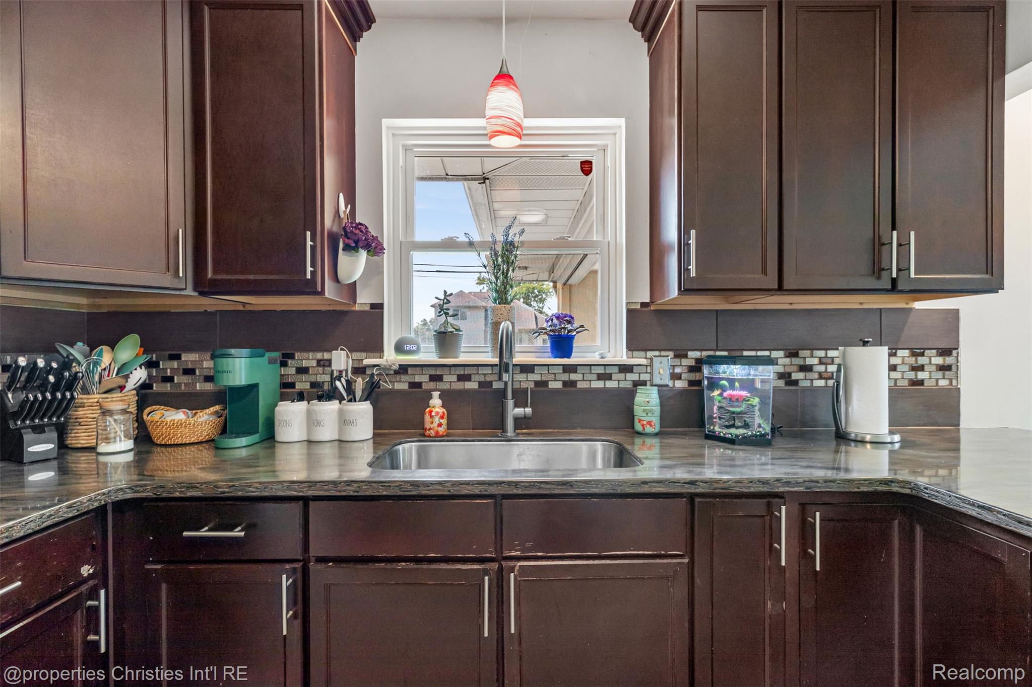 20200 Shores Street Property Photo 7