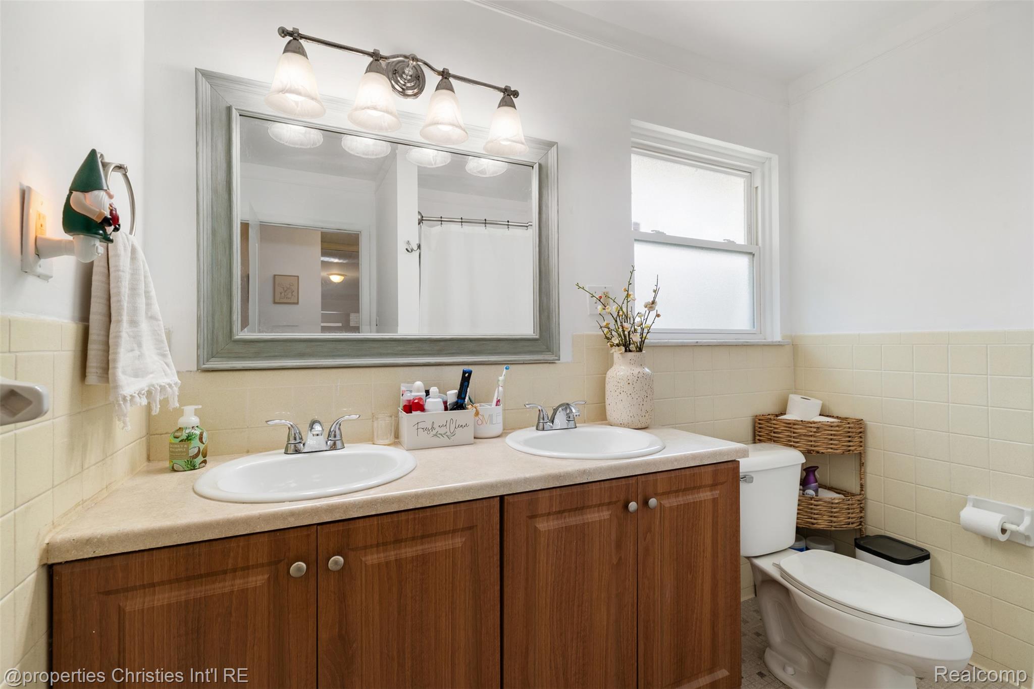 20200 Shores Street Property Photo 16