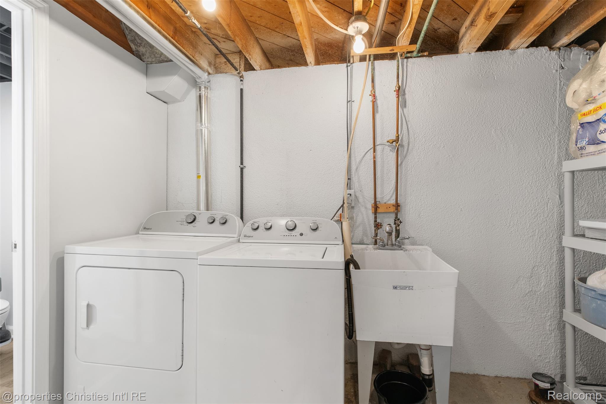 20200 Shores Street Property Photo 22