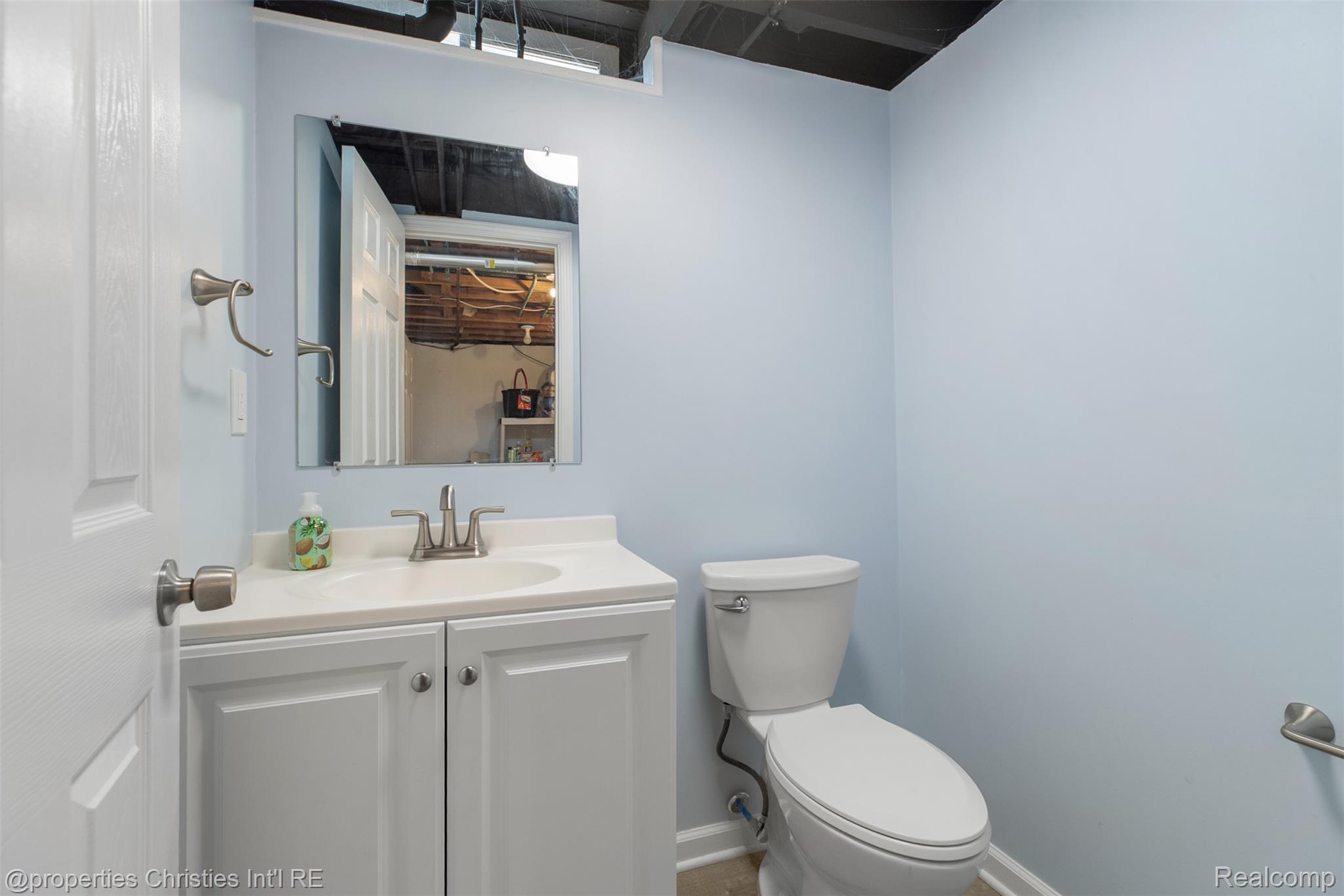 20200 Shores Street Property Photo 23