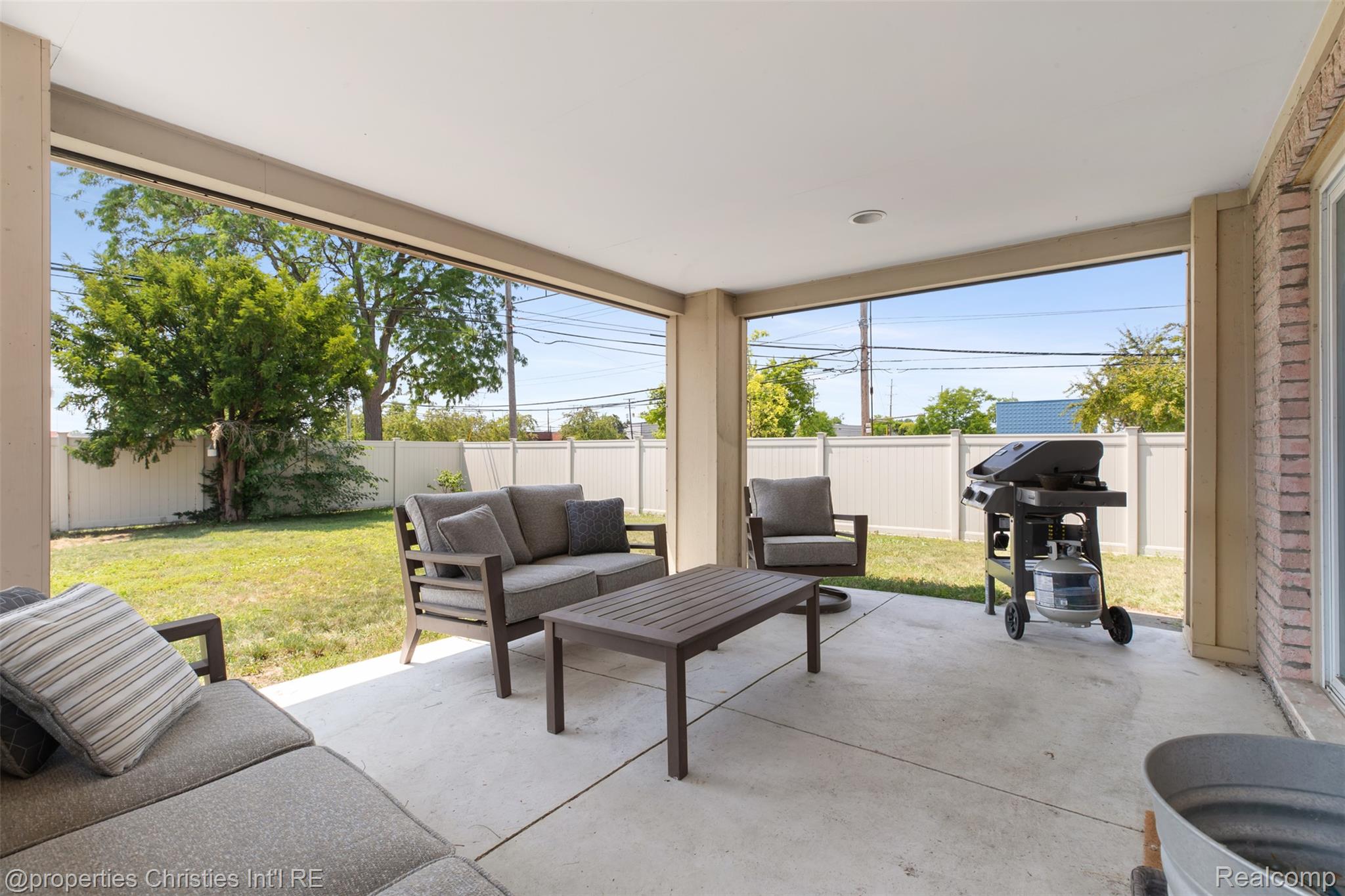 20200 Shores Street Property Photo 24