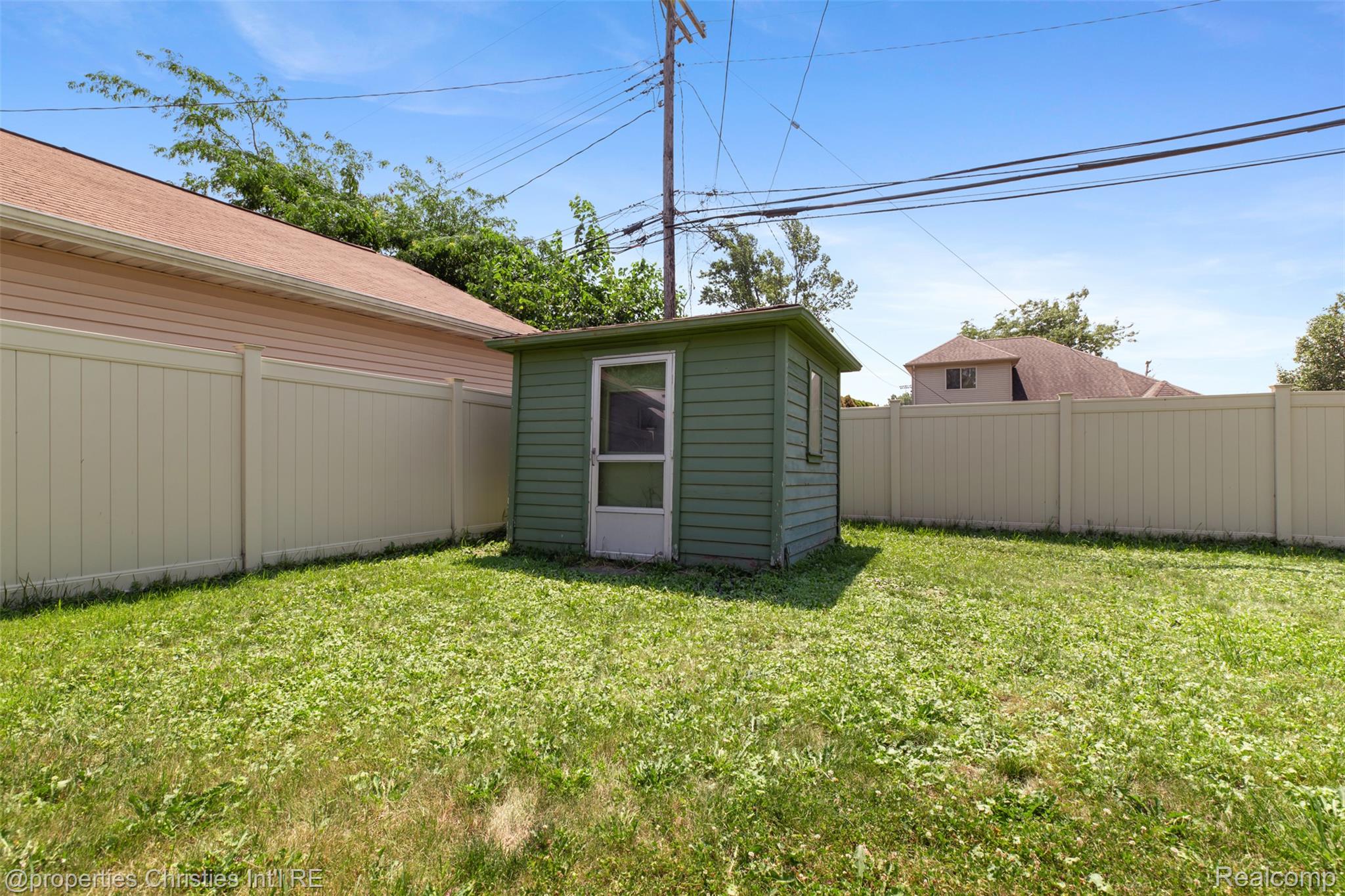20200 Shores Street Property Photo 26