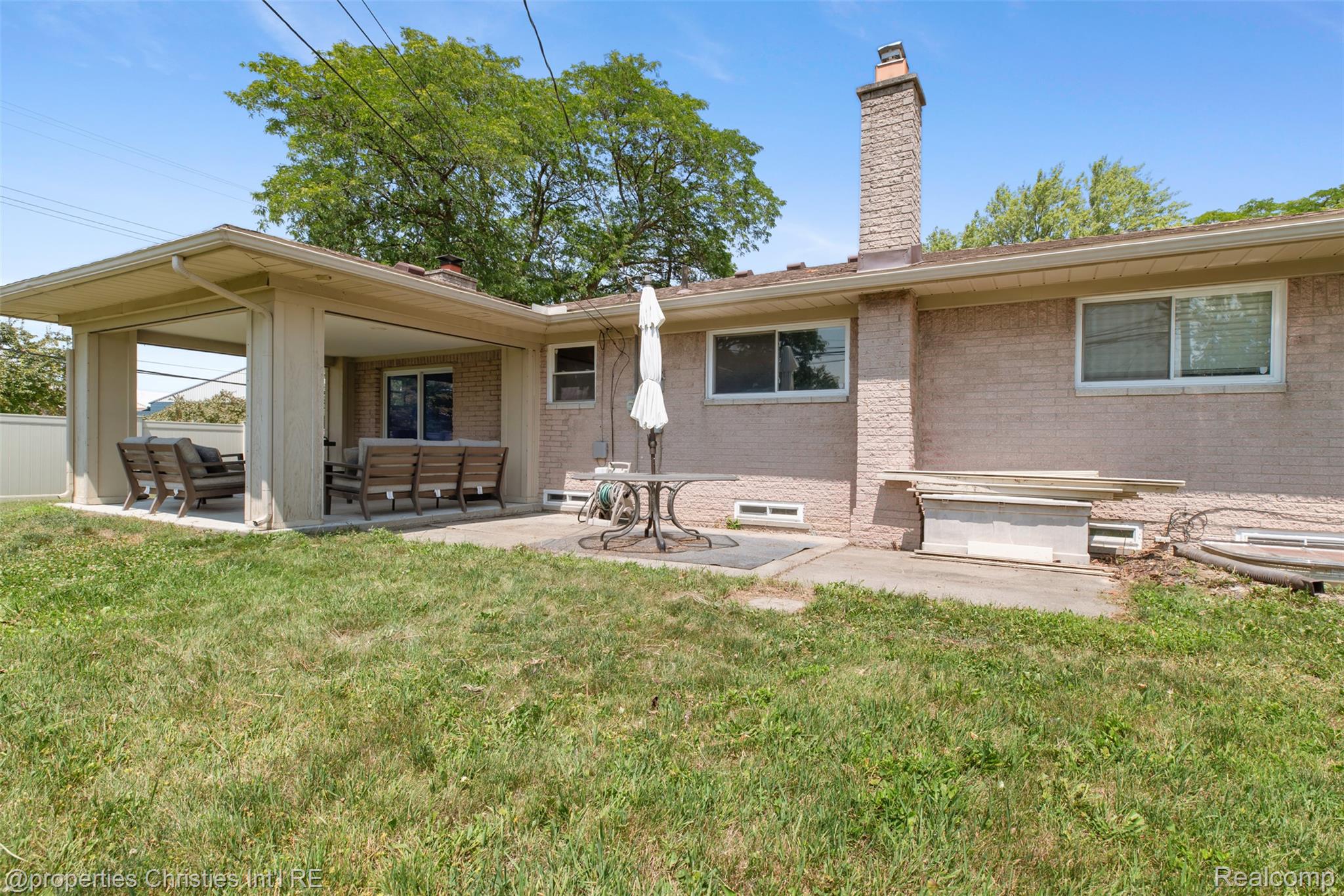 20200 Shores Street Property Photo 27